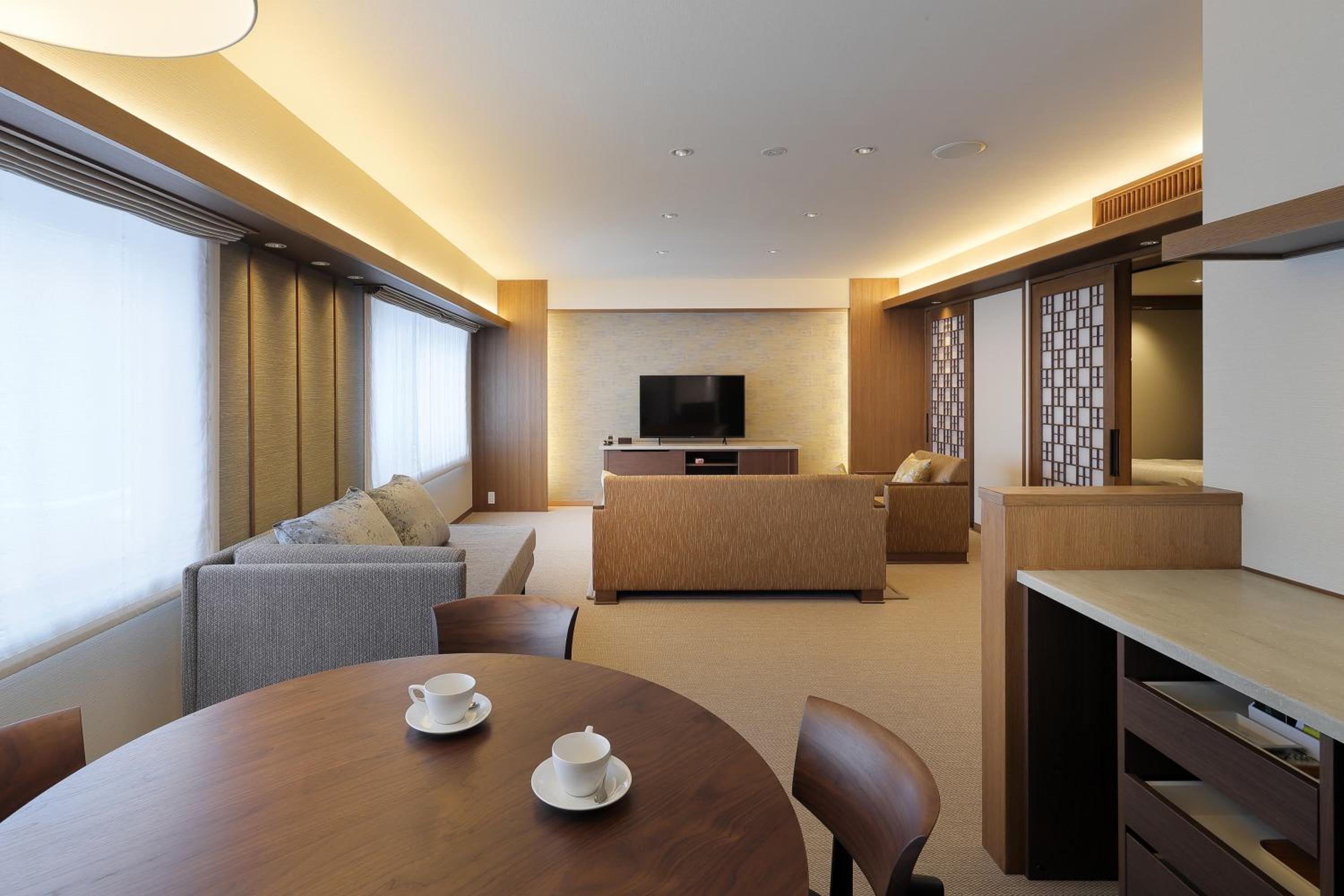 Executive Suite - Photo 6