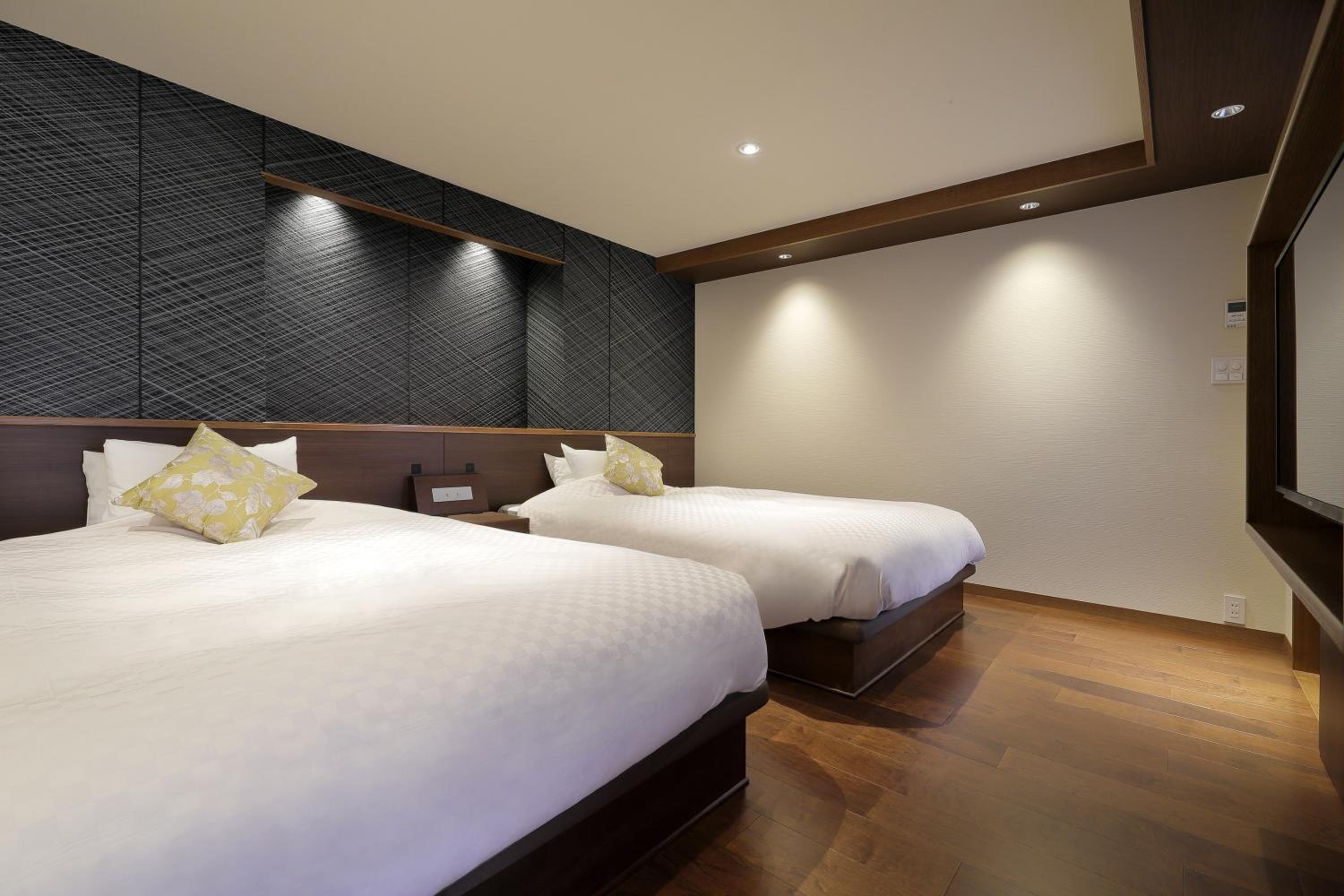 Executive Suite - Photo 9
