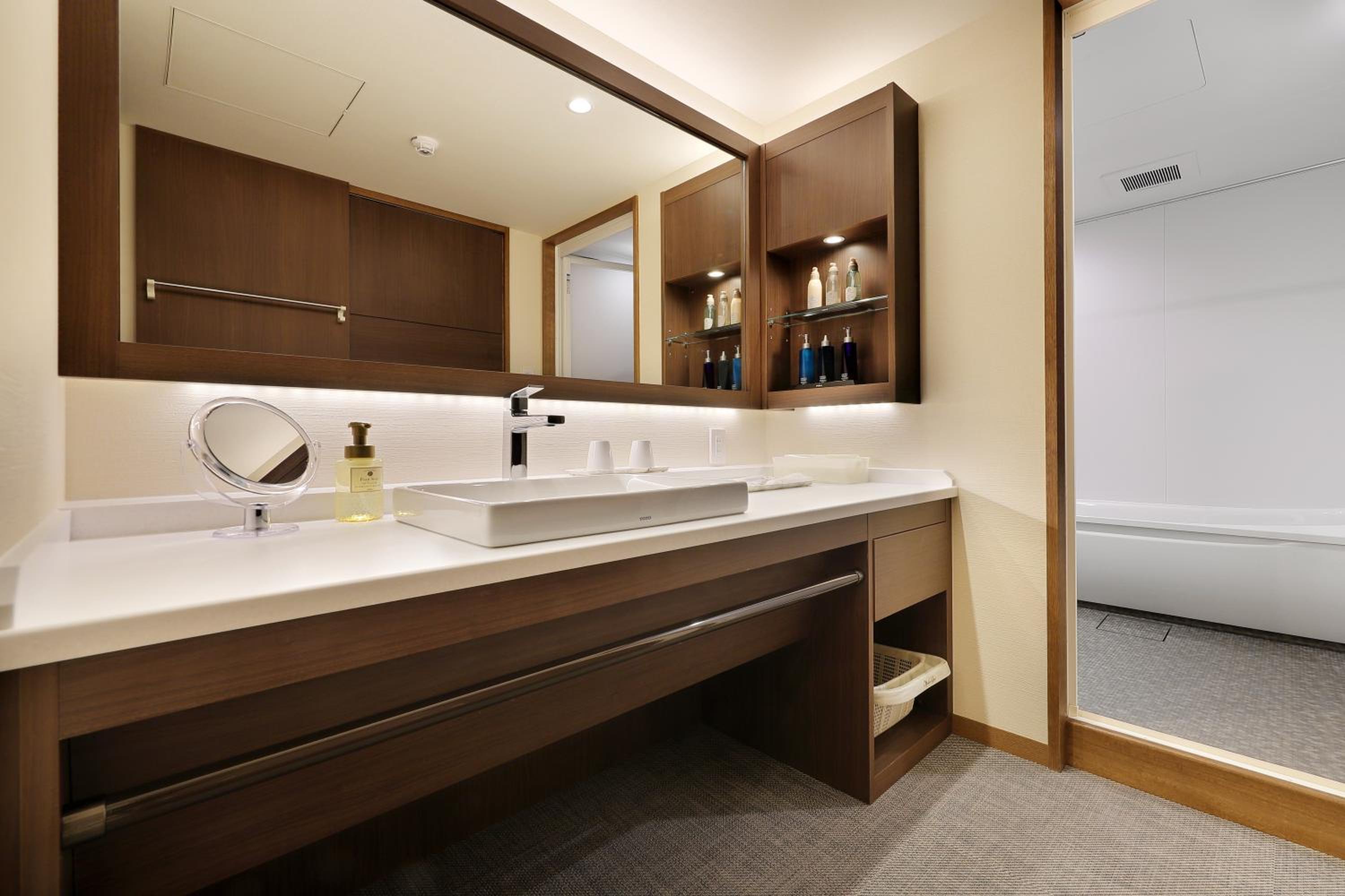 Executive Suite - Photo 5