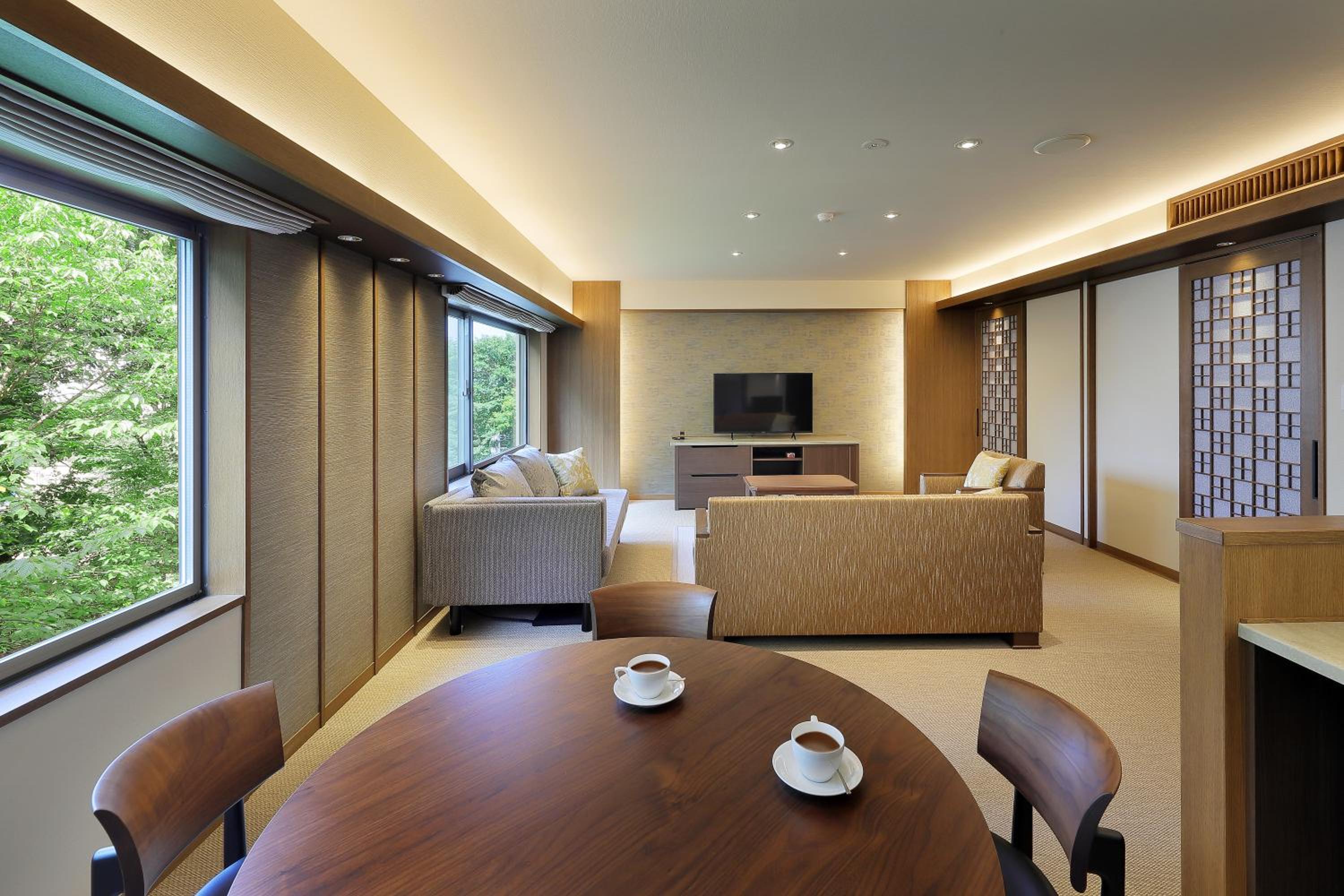 Executive Suite - Photo 1