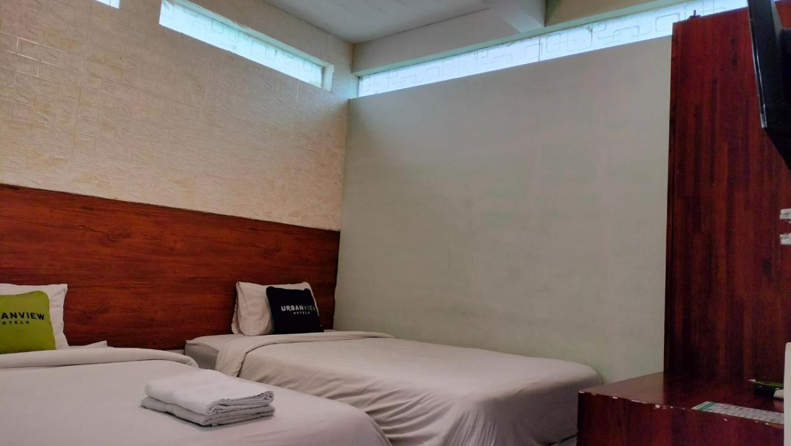 Standard Twin Room - Photo 9