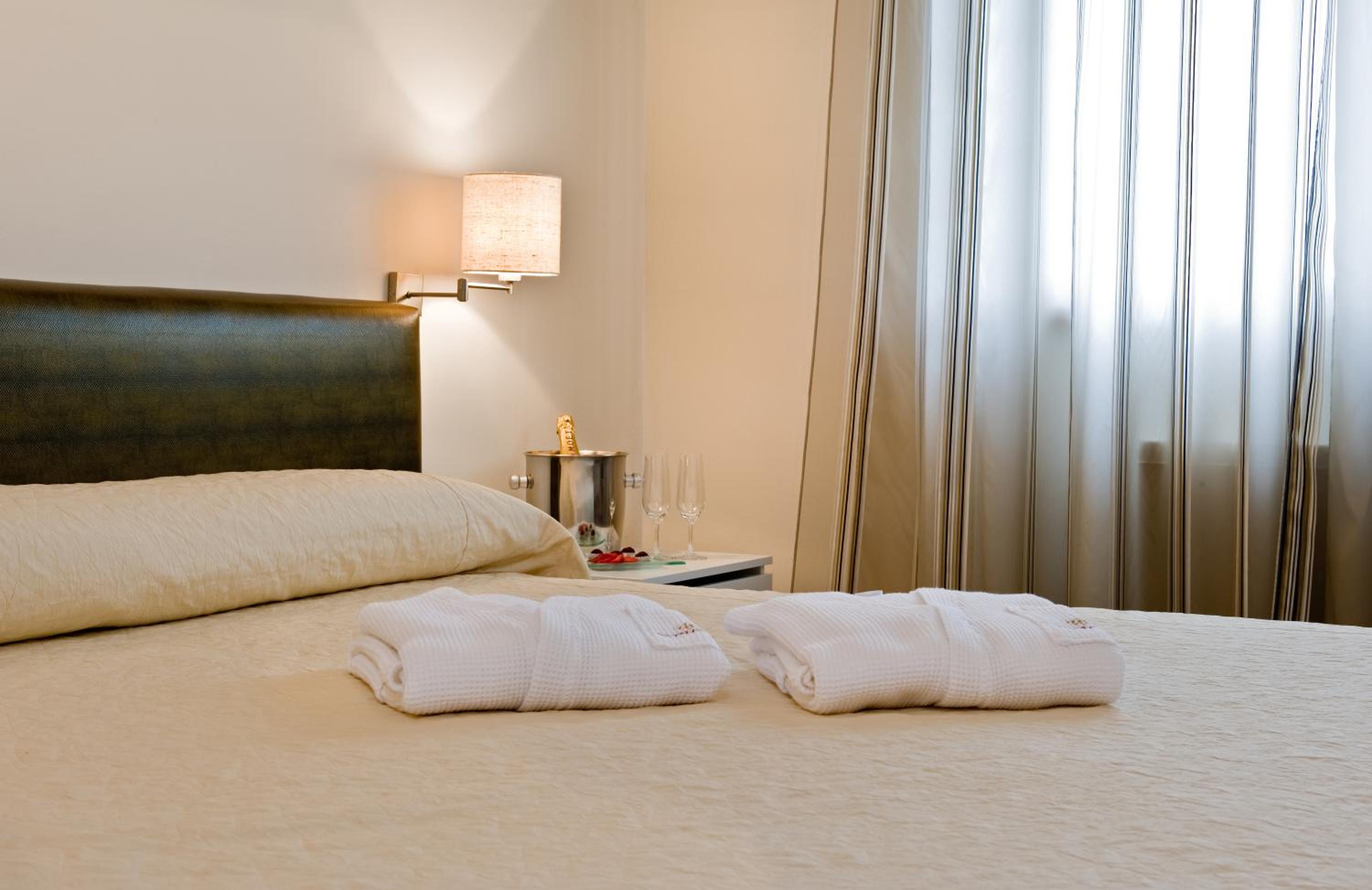 Double Room - Photo 3