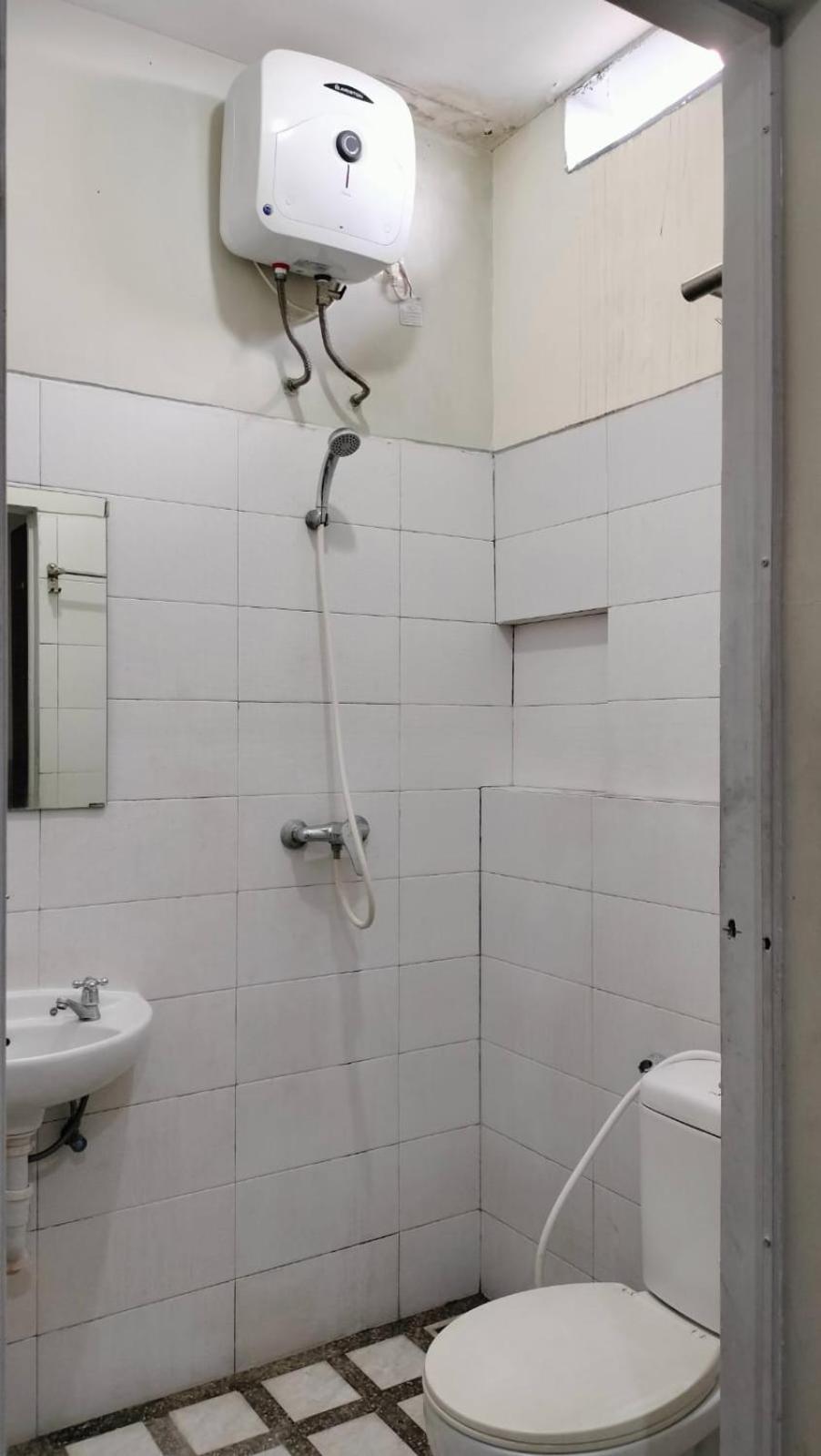 Standard Twin Room - Photo 11