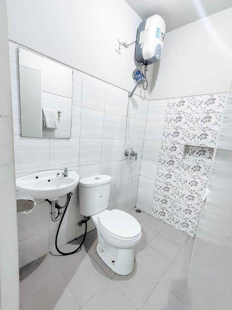 Standard Twin Room - Photo 12