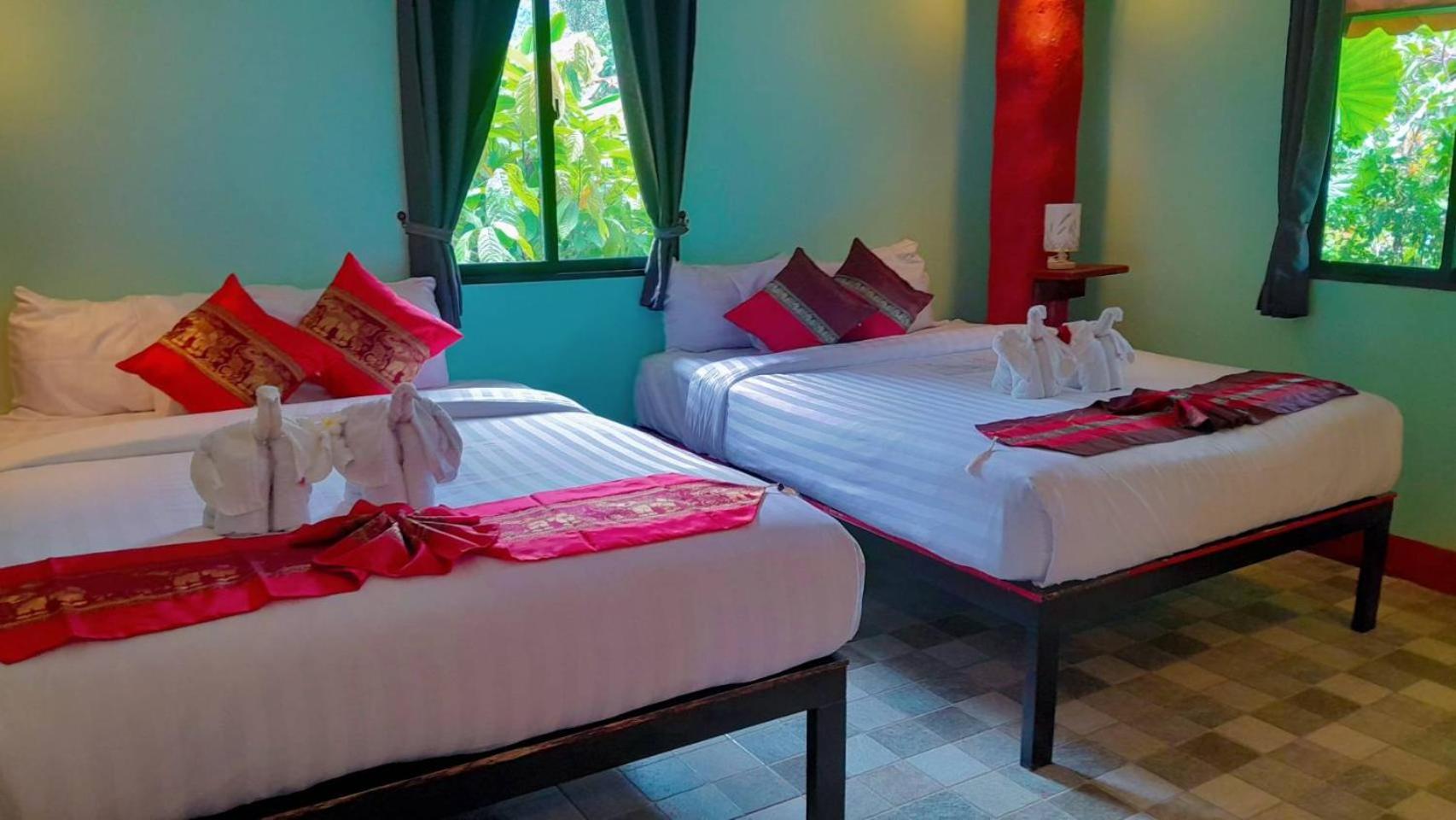 Quadruple Room with Garden View - Photo 4