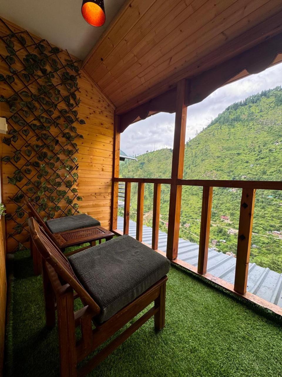 Deluxe Double Room with Balcony photo 3