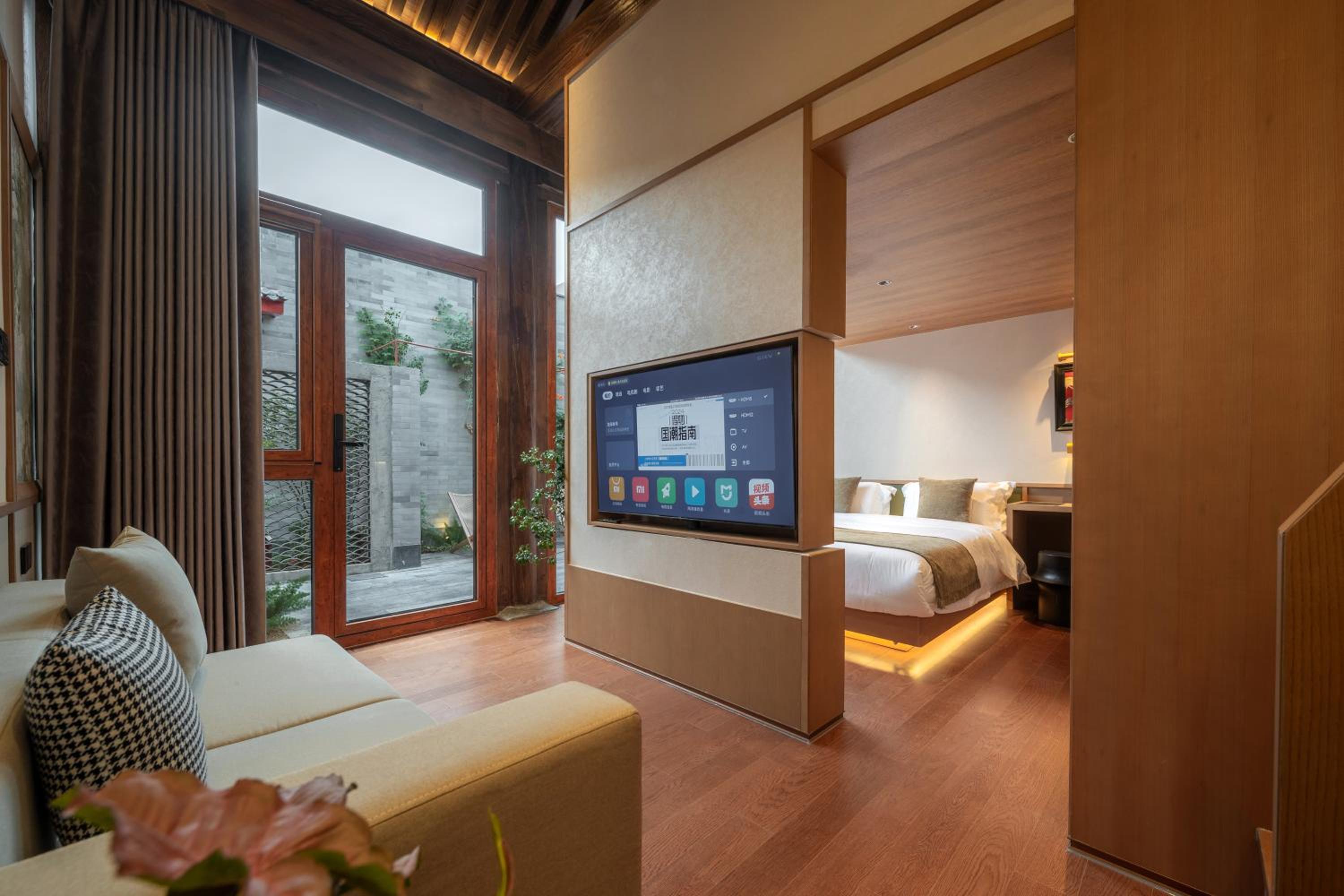 Quadruple Room with Private Bathroom