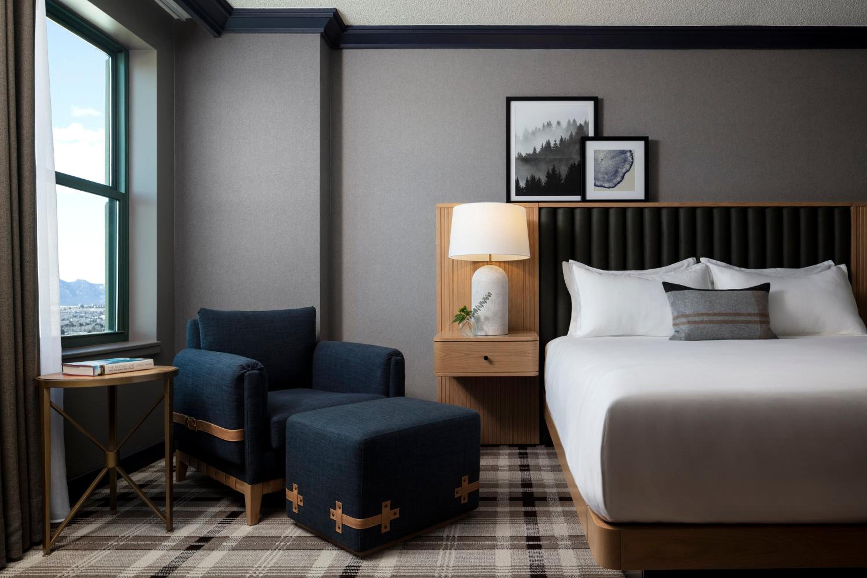 Classic Deluxe Room - 1 King Bed - Photo 1