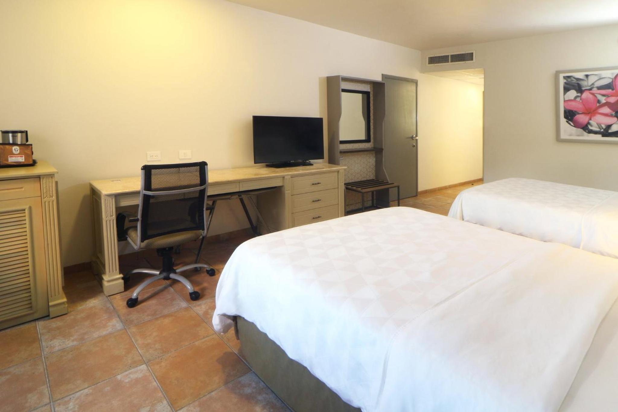 Standard Queen Room With Two Queen Beds - Smoking - Photo 1