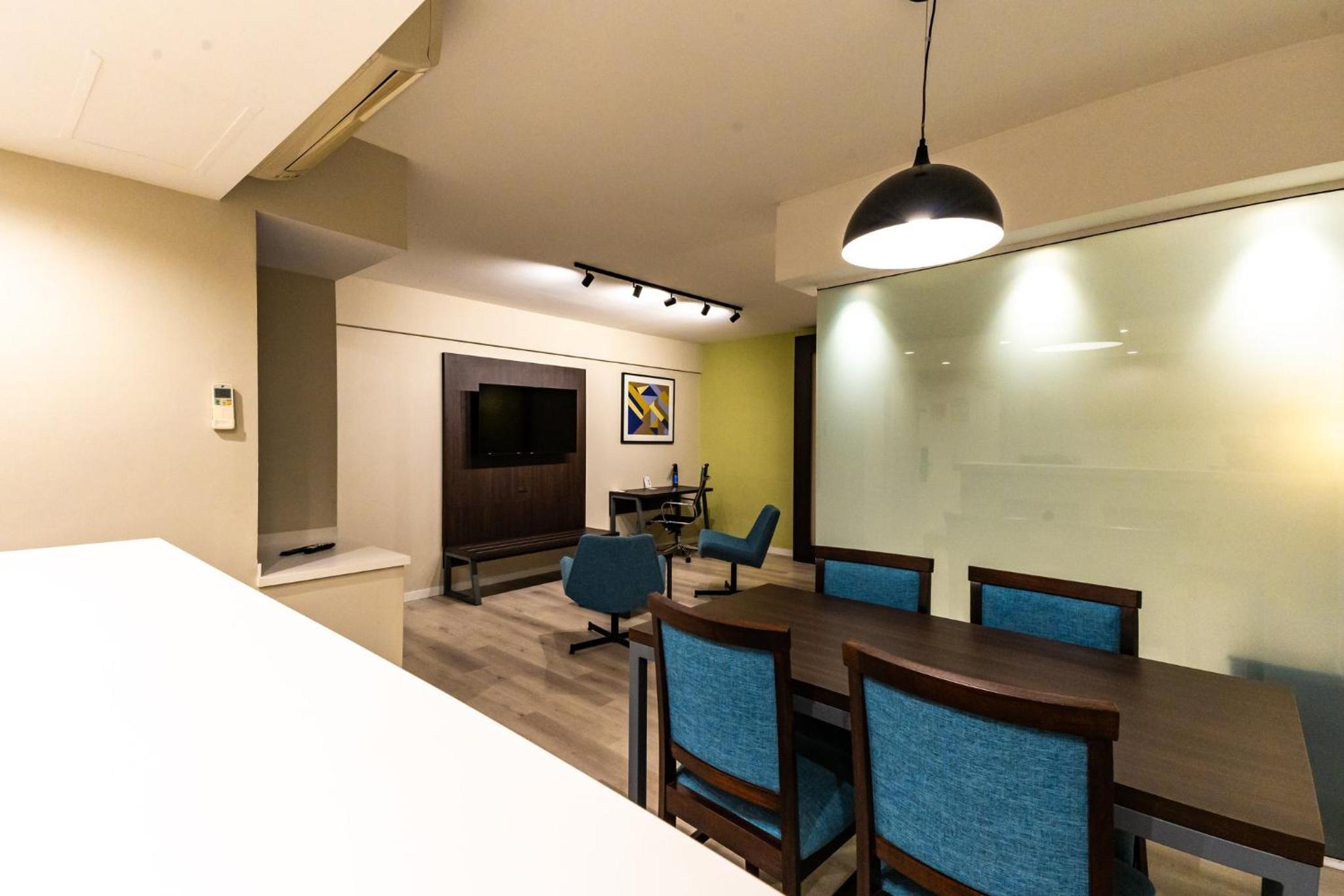 King Suite thumbnail 6