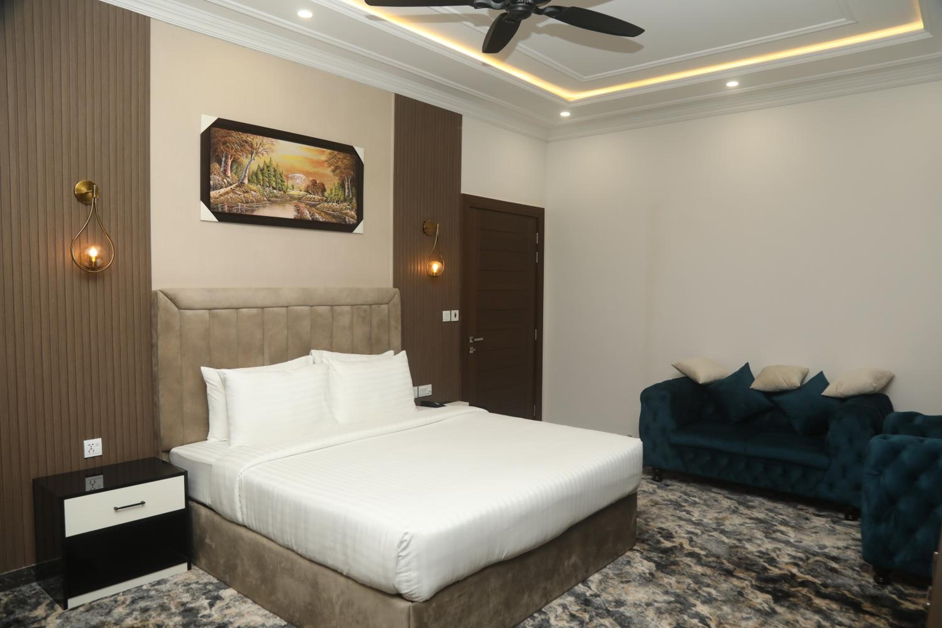 Deluxe King Suite