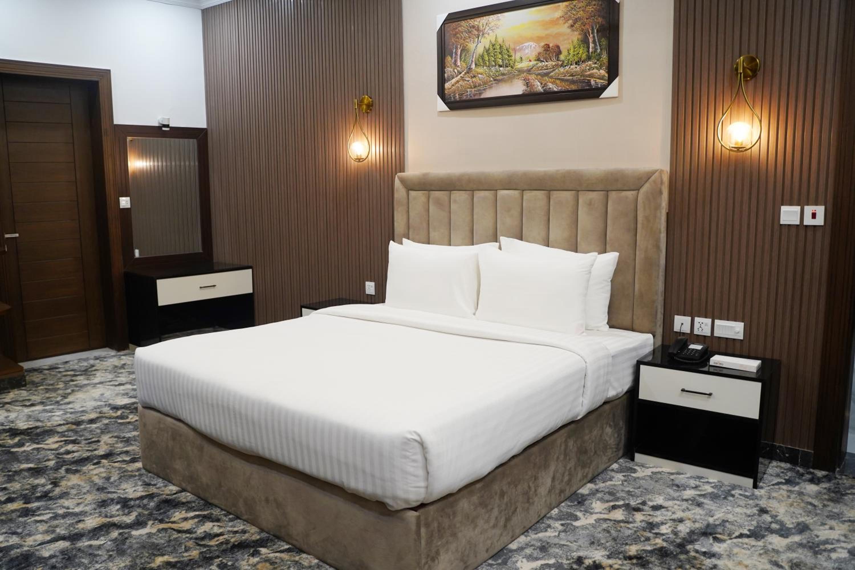 Deluxe Double Room (2 Adults + 1 Child)