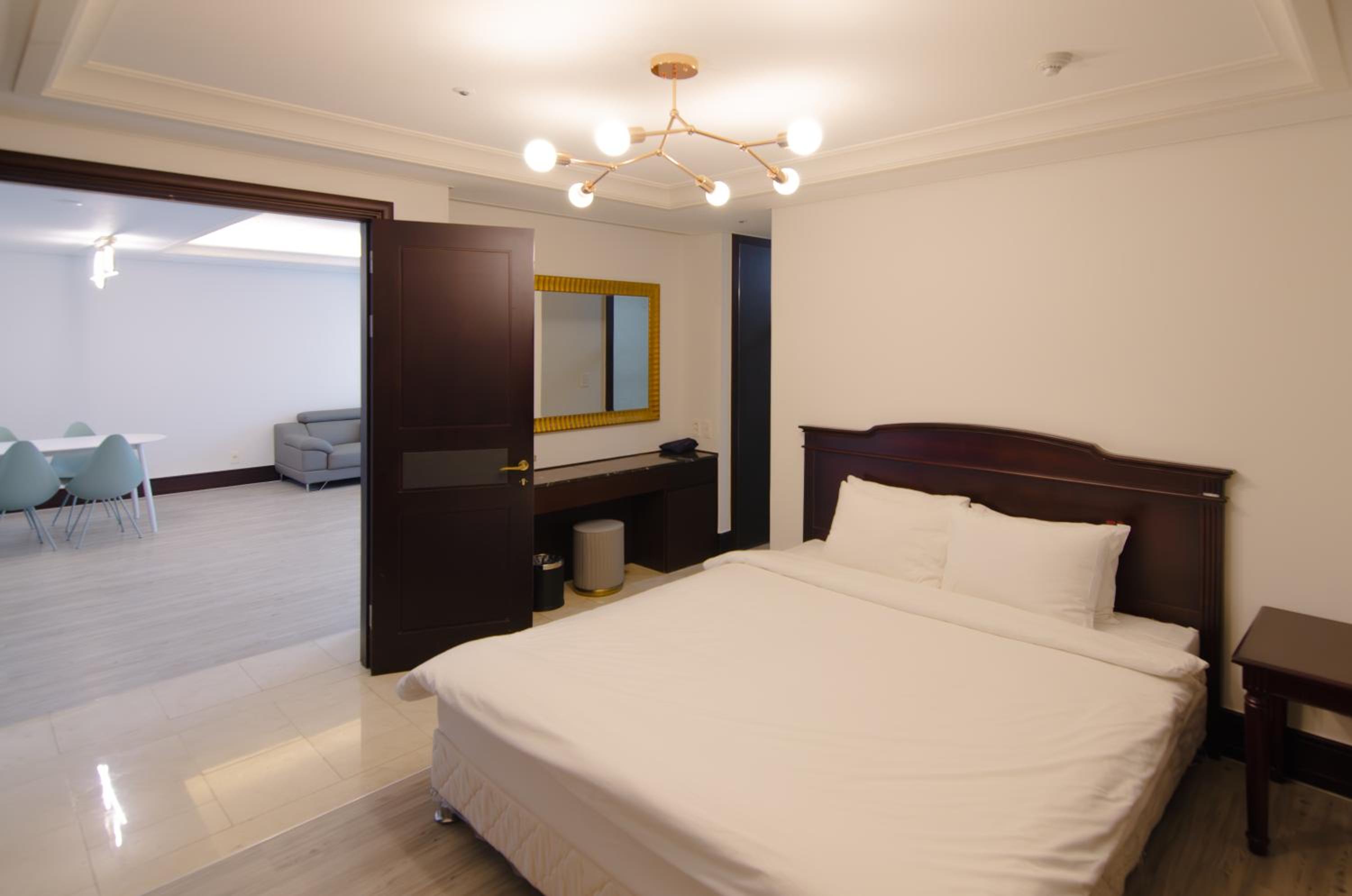 Two-Bedroom Suite