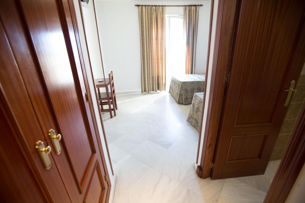 Twin Room - Photo 1