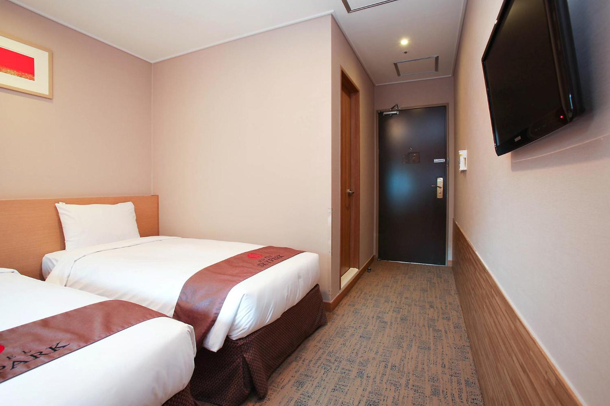 Standard Twin Room with Breakfast 