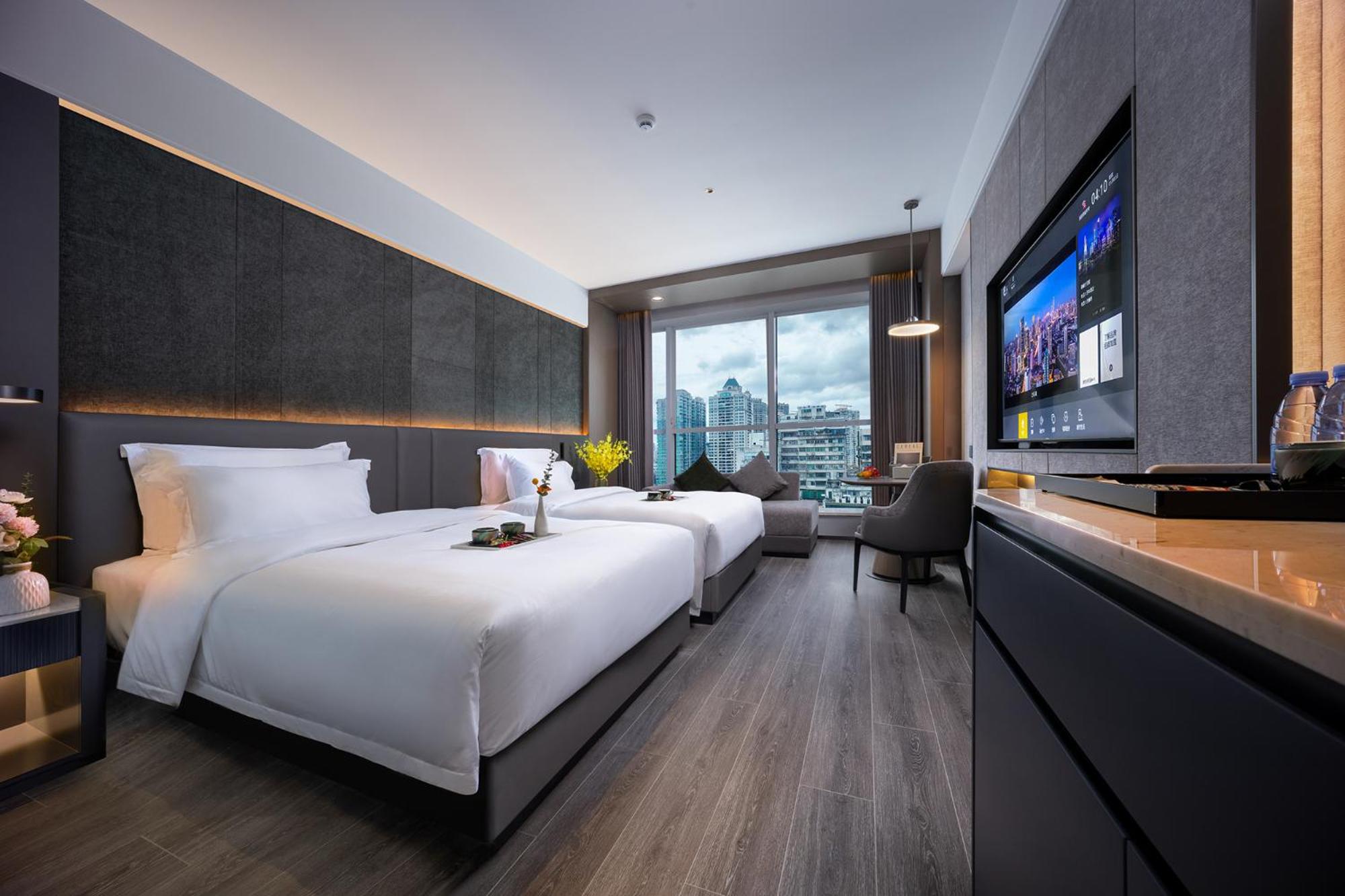 Elegant Twin Room with City View
