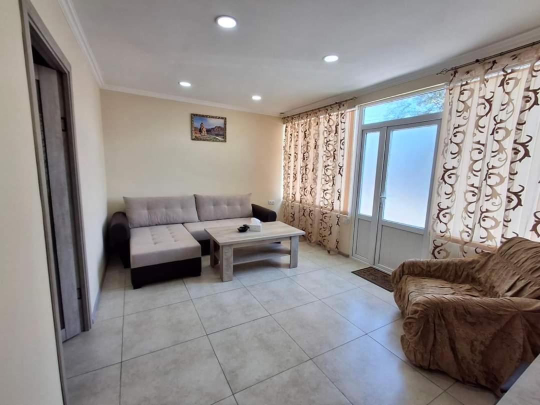 One-Bedroom House photo 1
