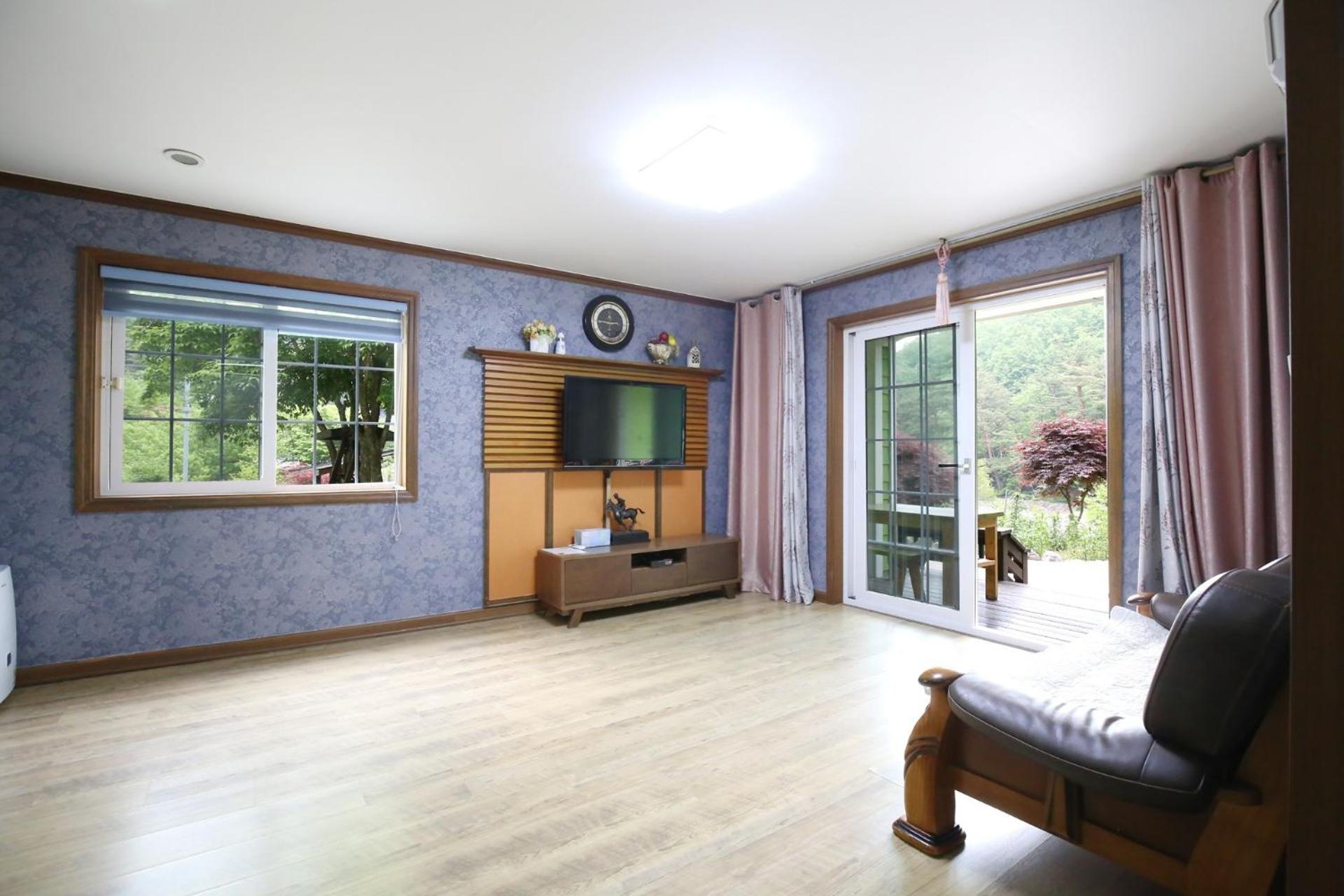Family Room photo 2