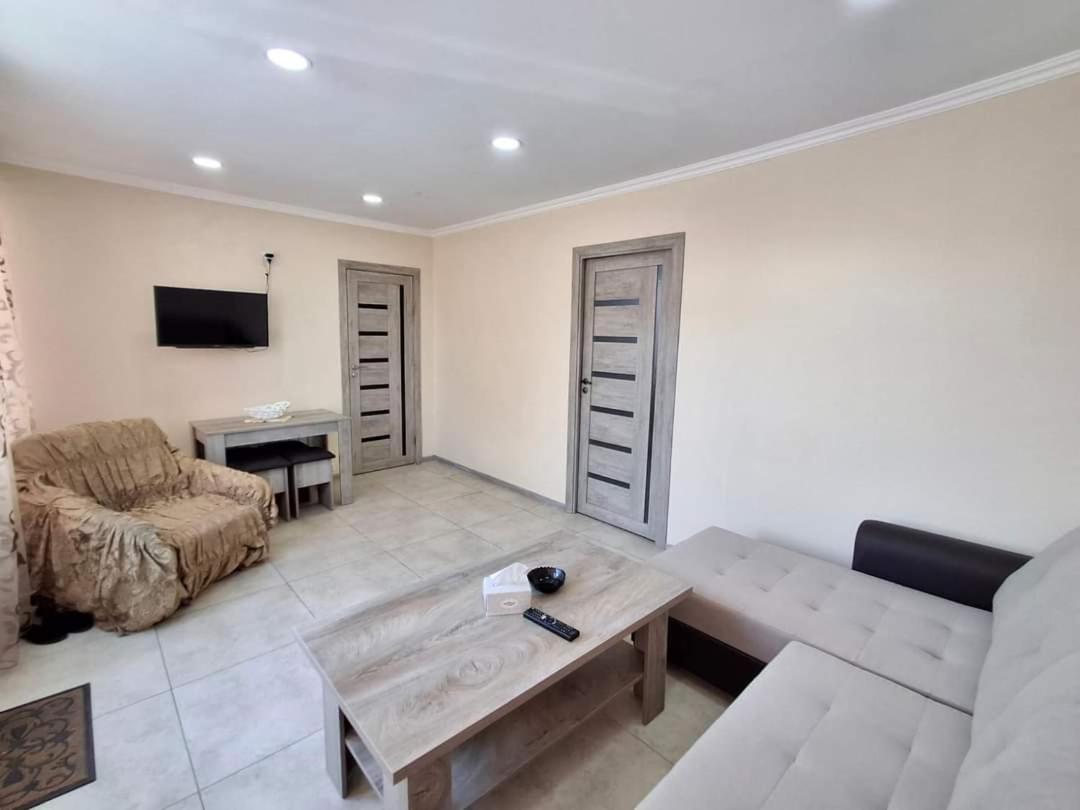 One-Bedroom House photo 2