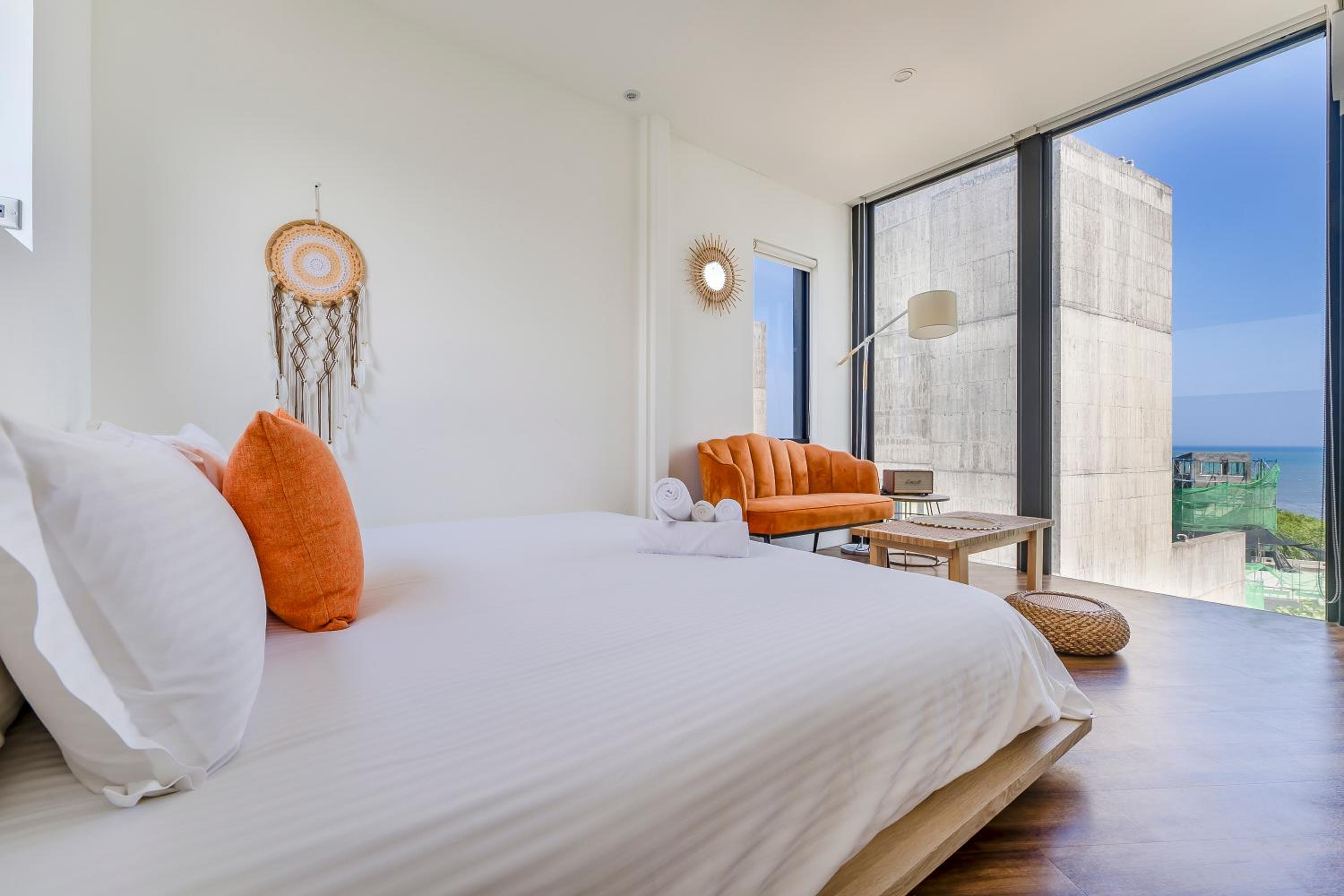 Budget Double Room - Photo 13