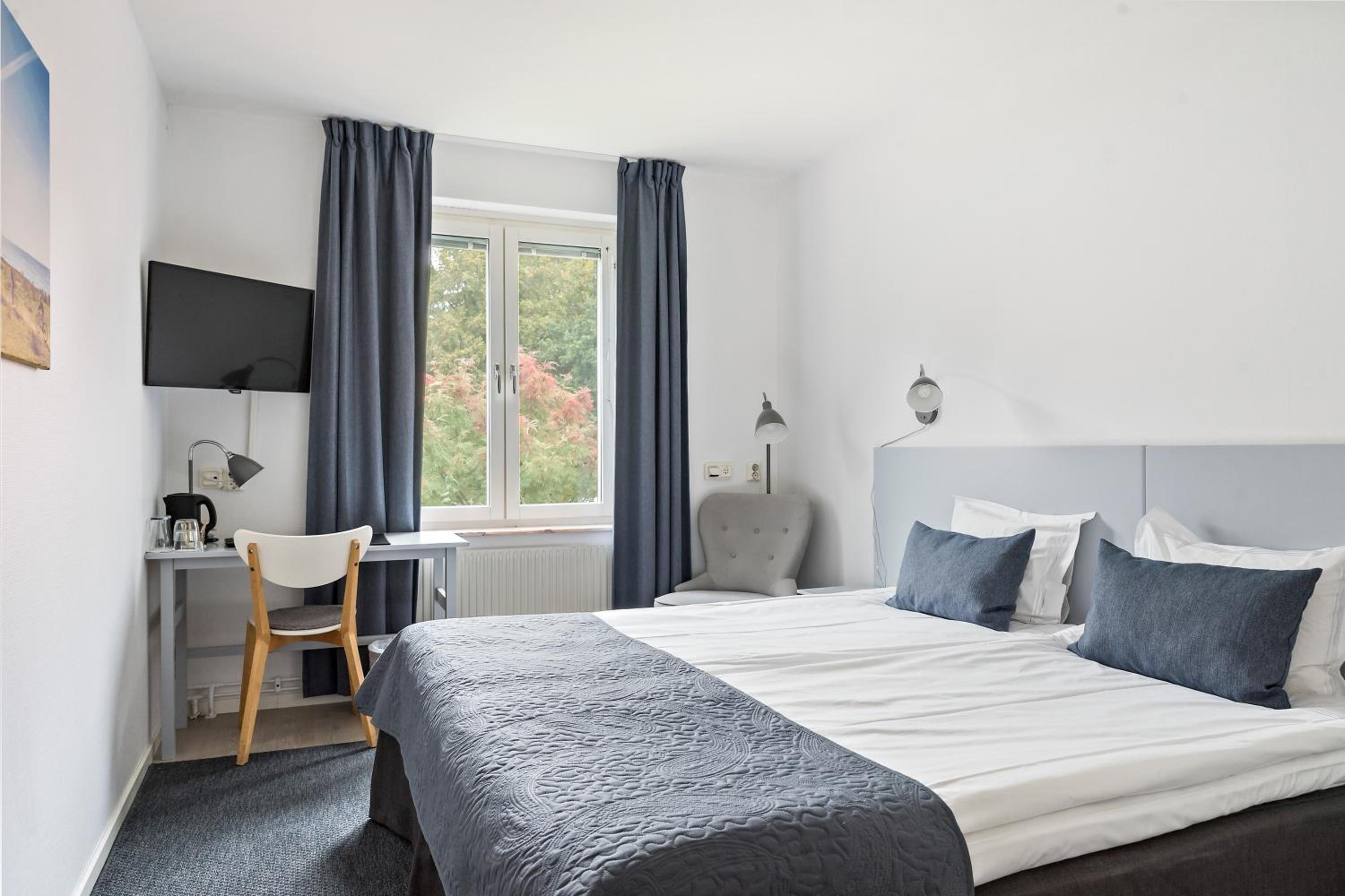 Standard Twin Room - Photo 1
