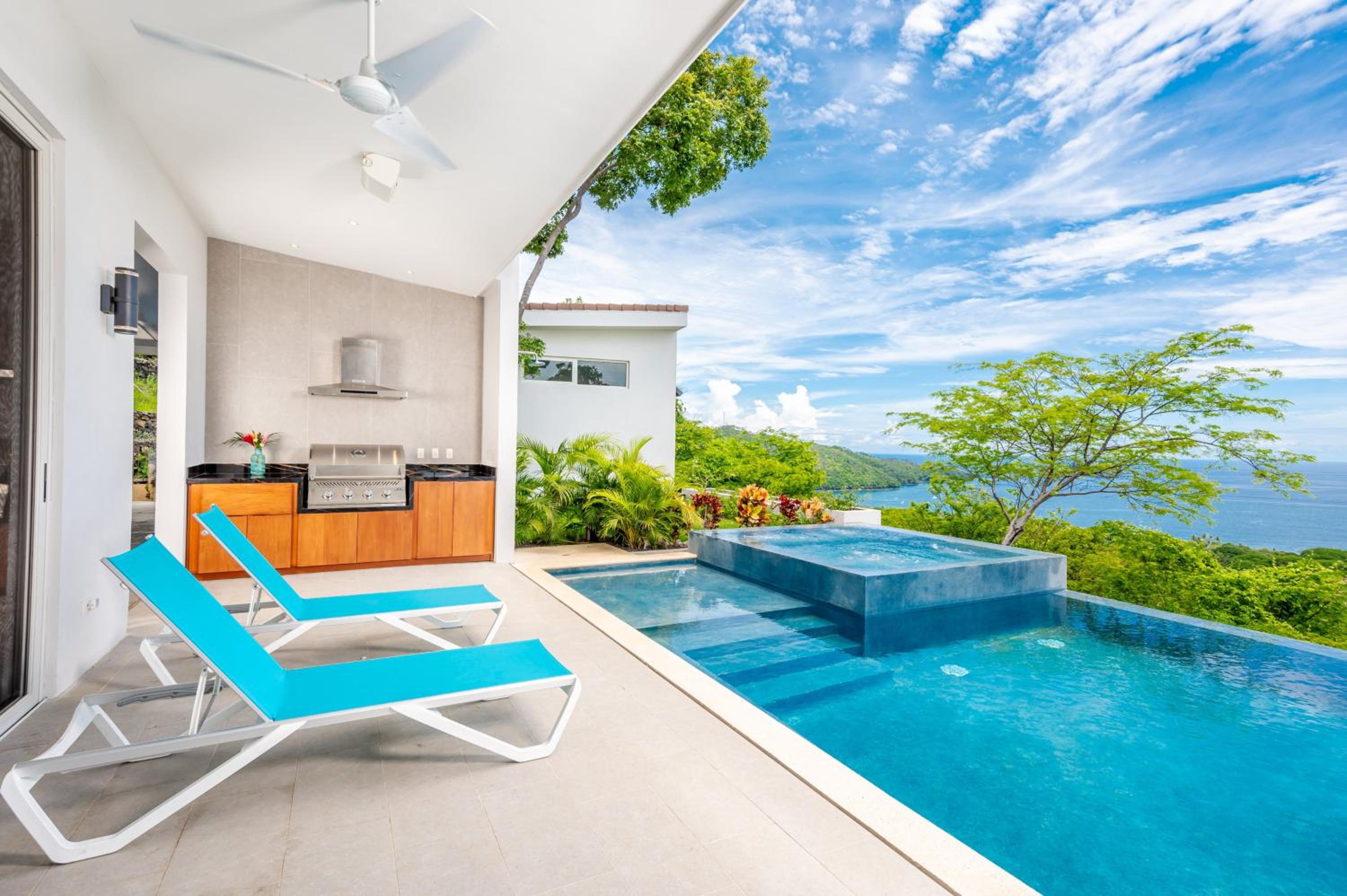 Deluxe Villa photo 2
