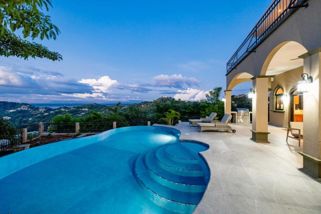 Six-Bedroom Holiday Home photo 2