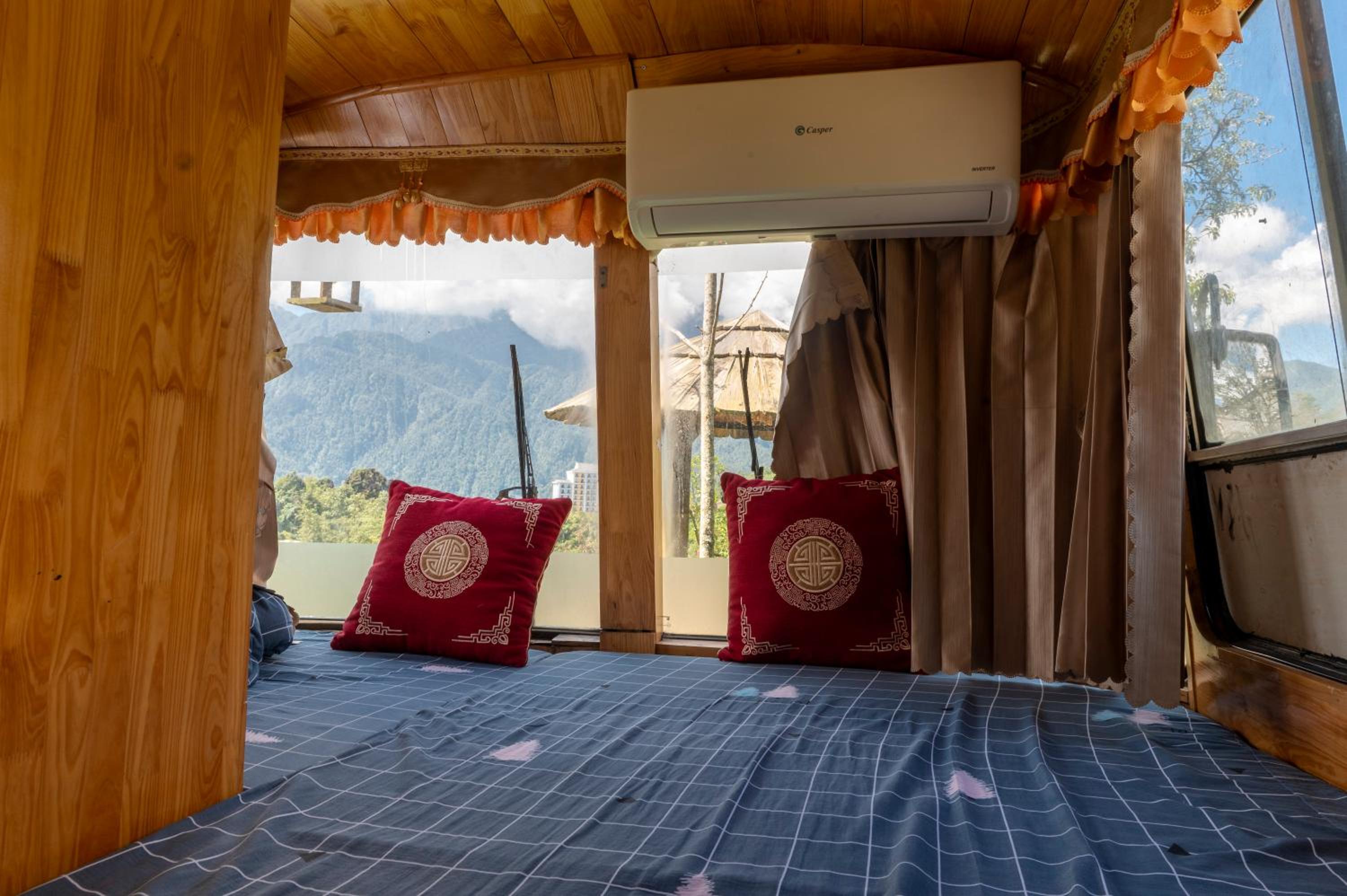 Family Room With Mountain View photo 2