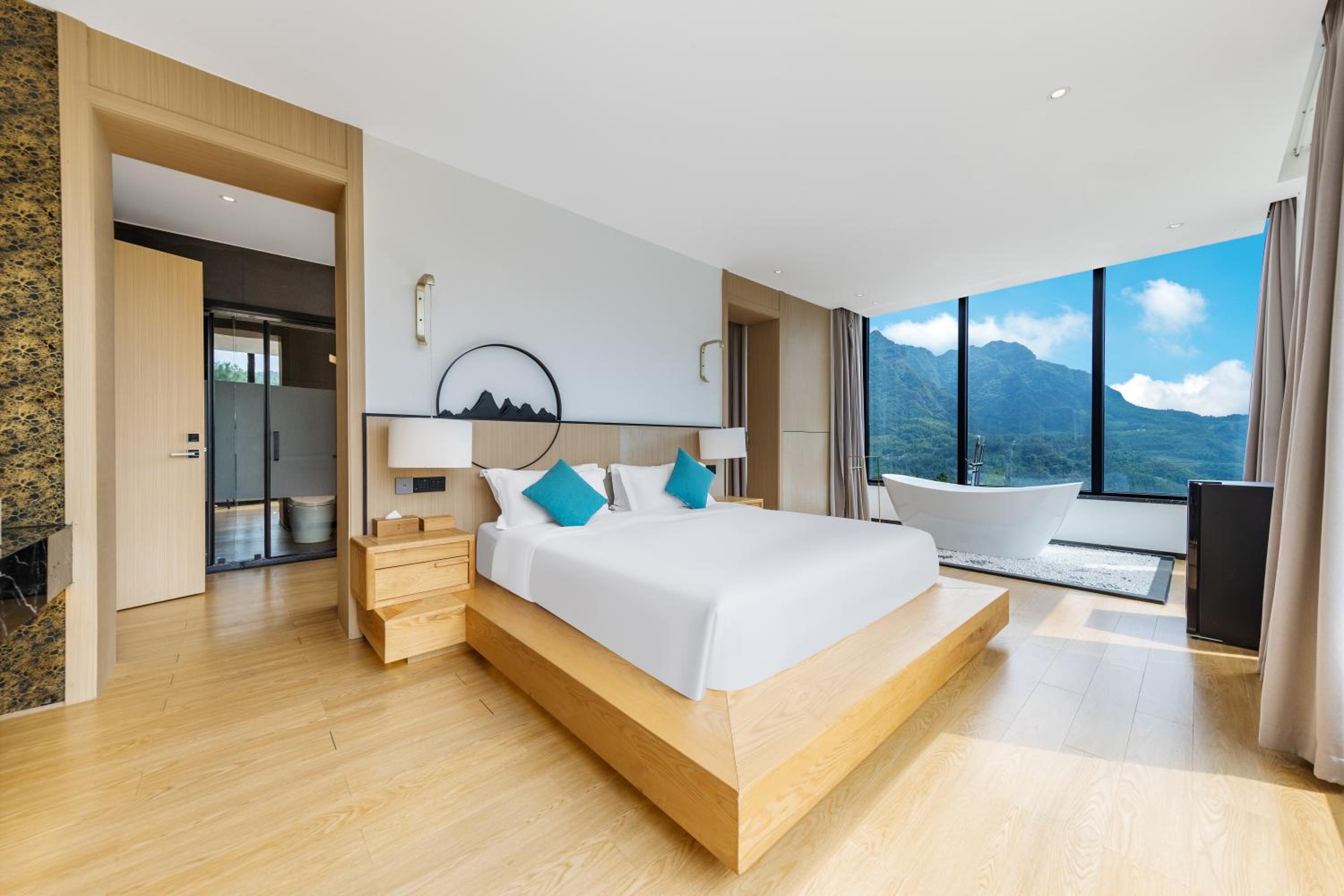 Deluxe Double Suite With Mountain View