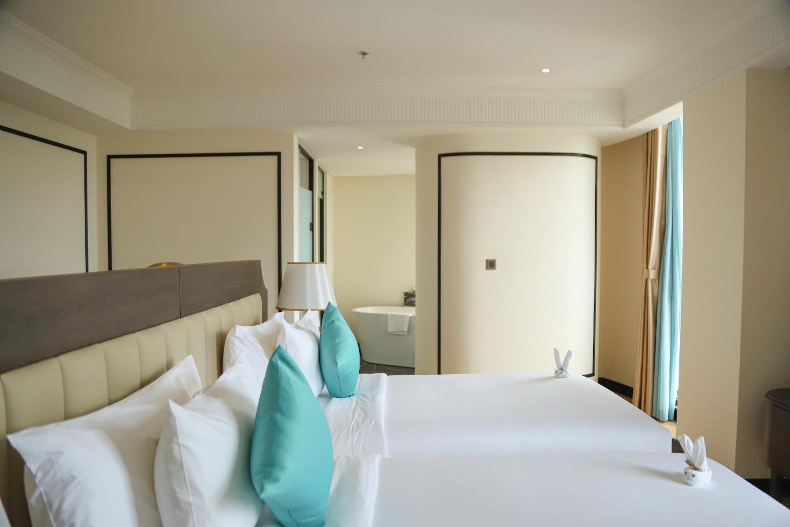 Premier Deluxe Twin Room - Photo 1