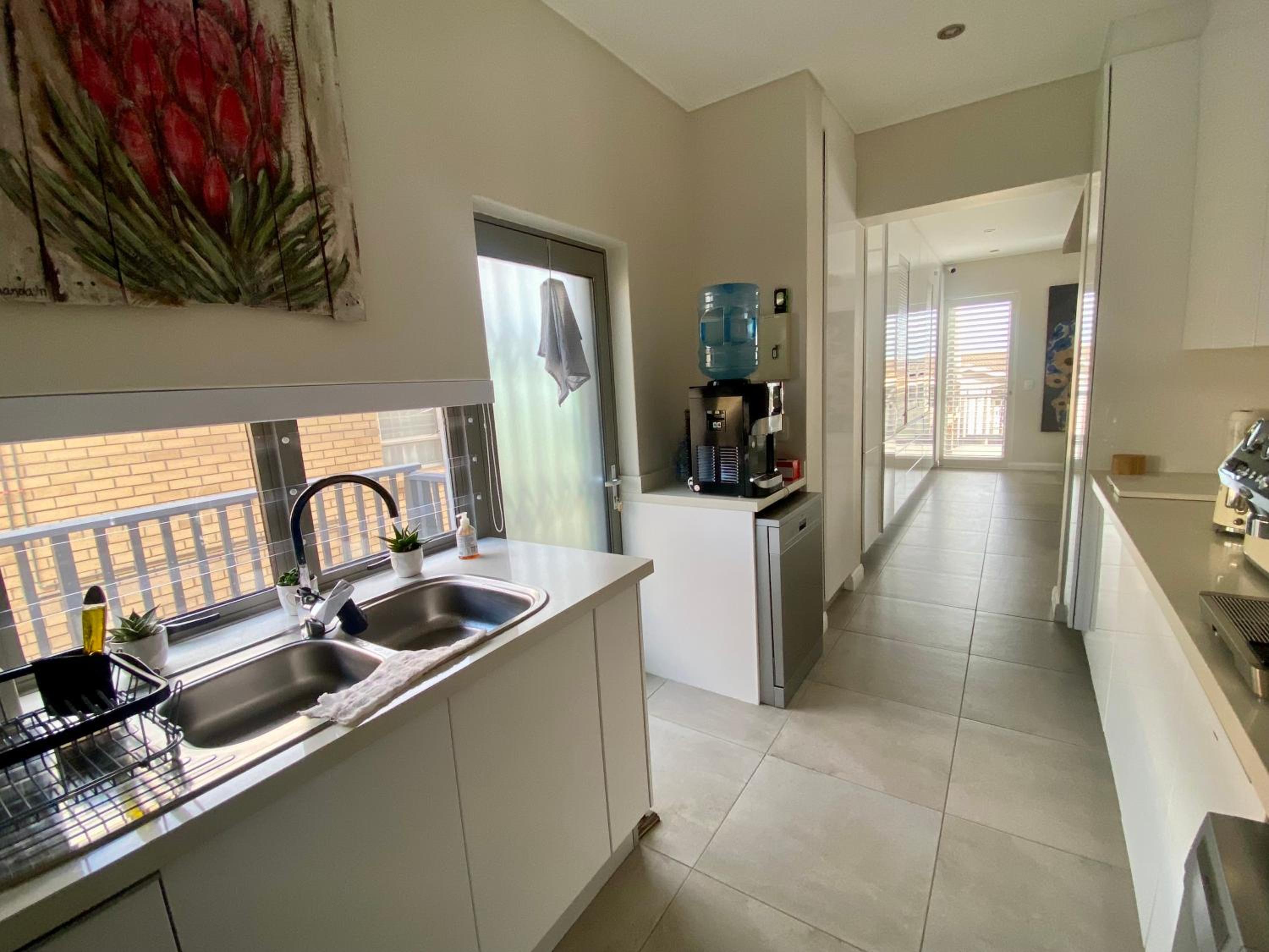 Villa photo 2