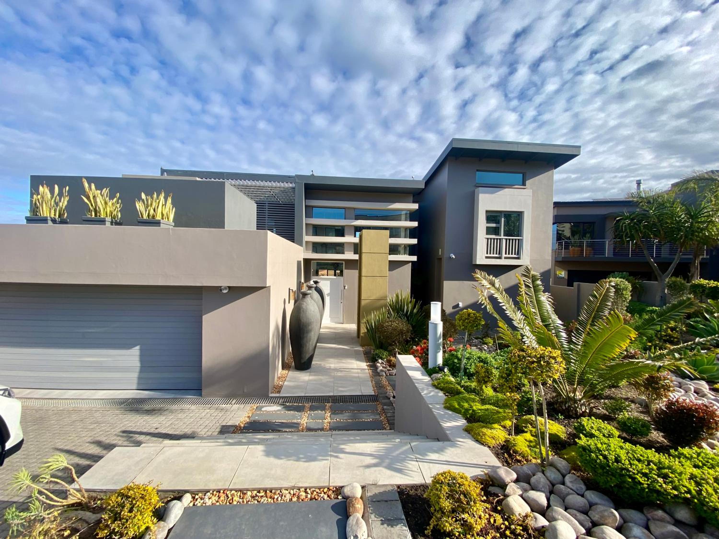 Villa photo 3