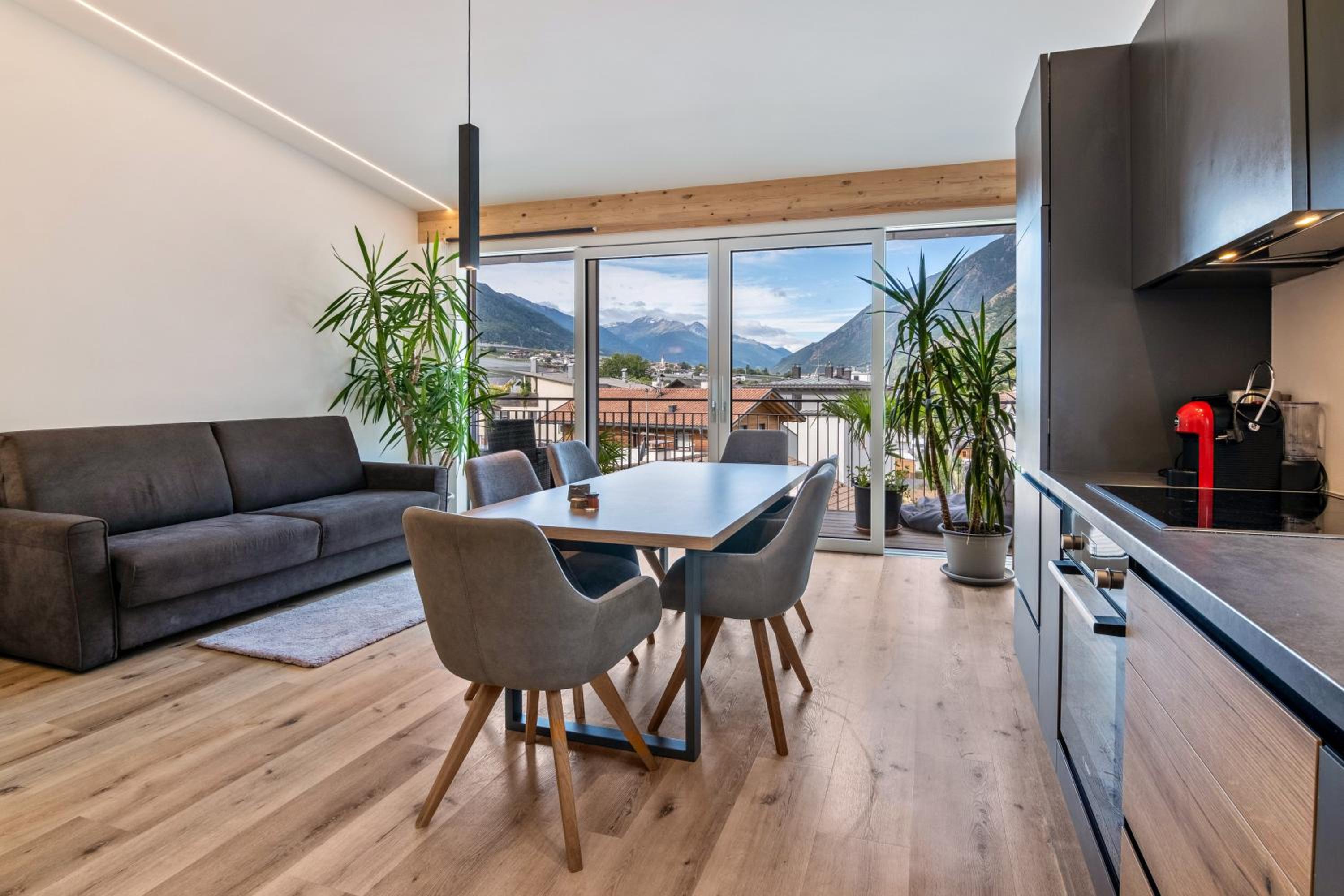 Two-Bedroom Deluxe Apartment with Balcony