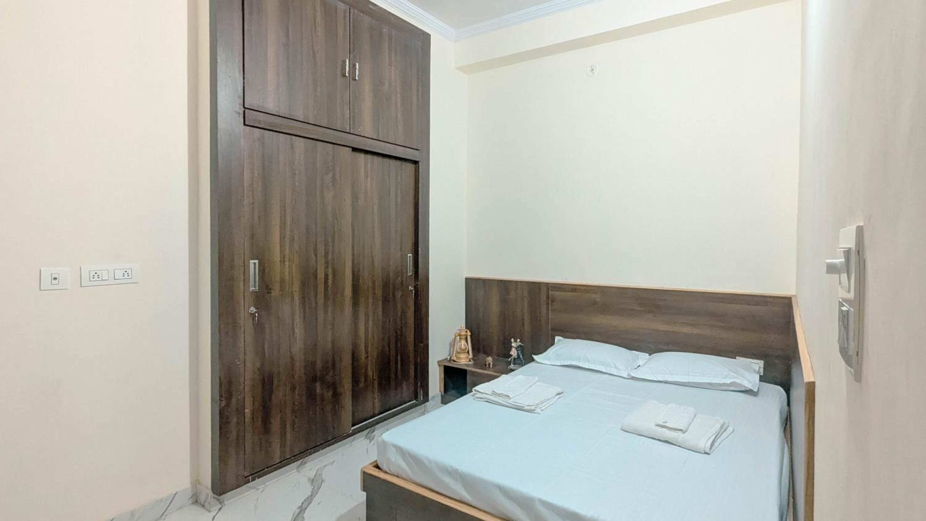 Budget Double Room - Photo 2