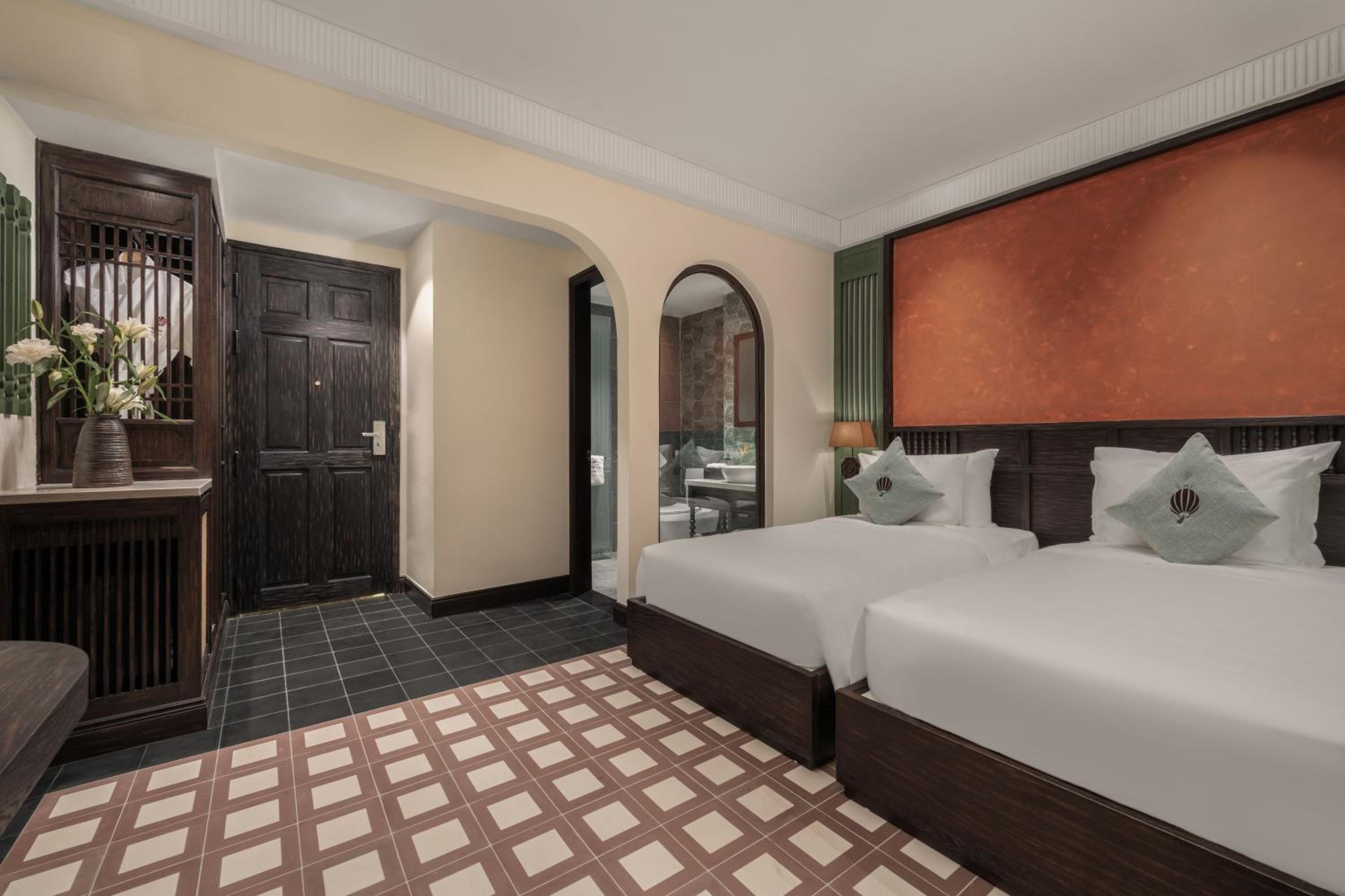 Signature Lantern Room - Photo 2