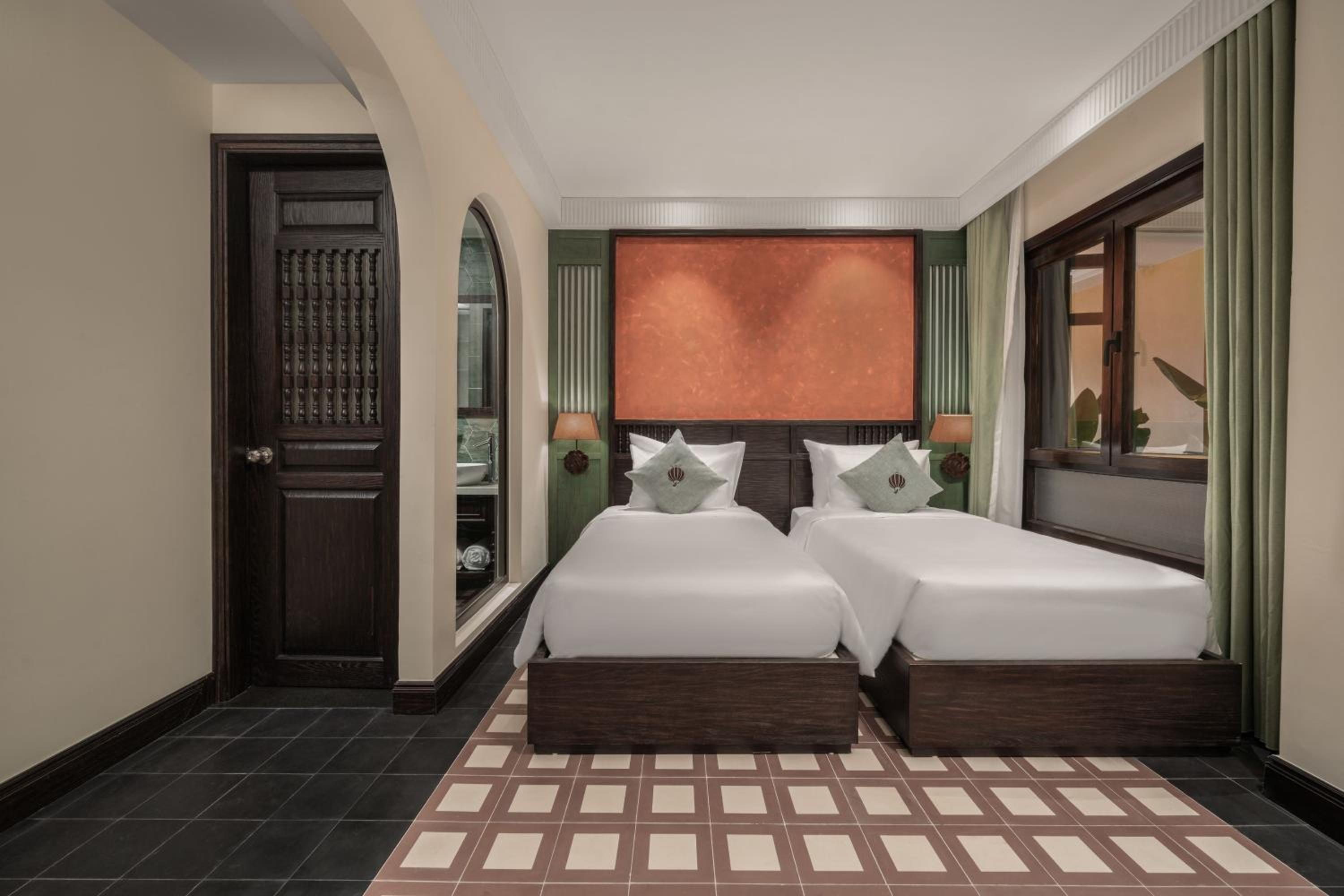 Signature Lantern Room - Photo 3