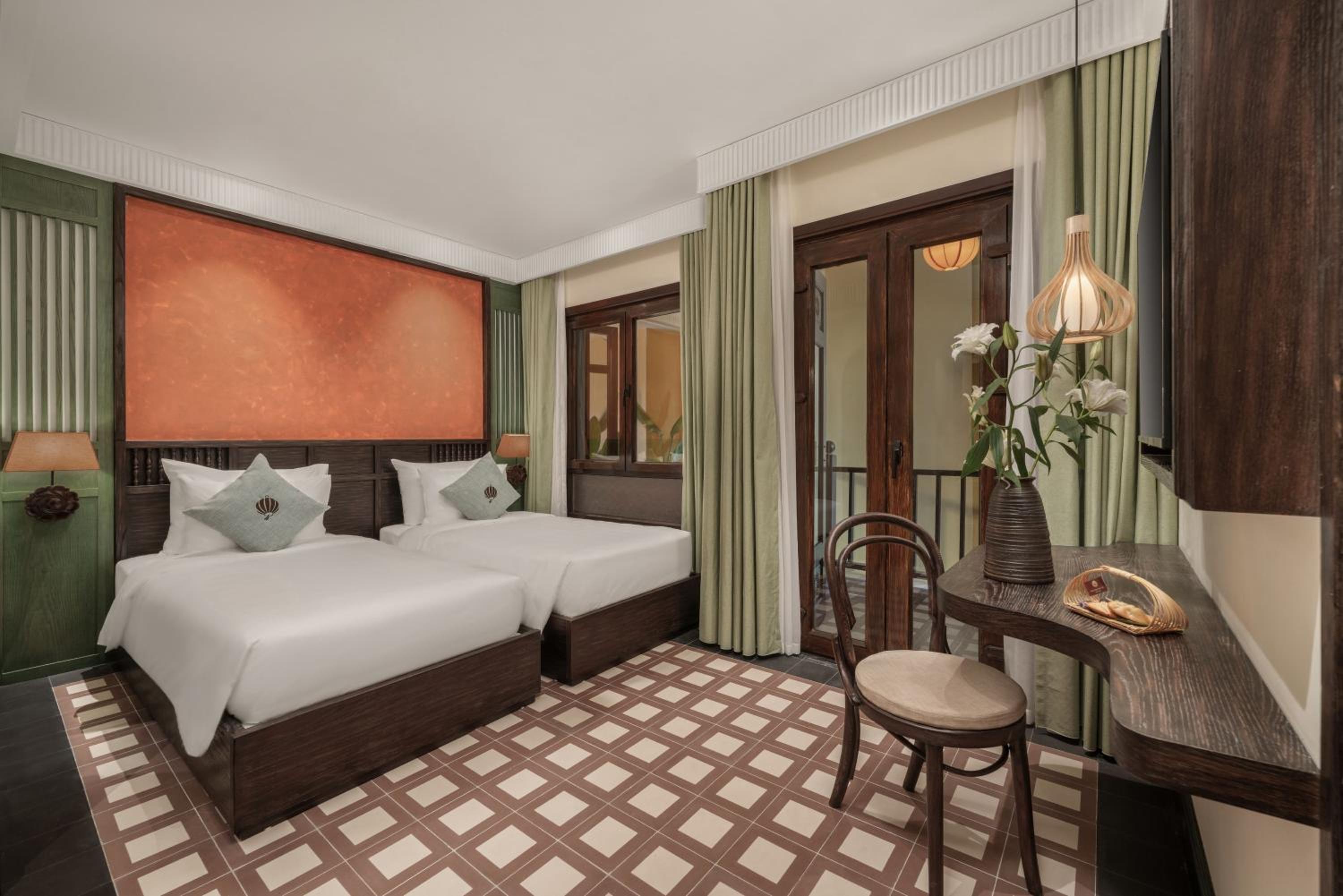 Signature Lantern Room - Photo 1