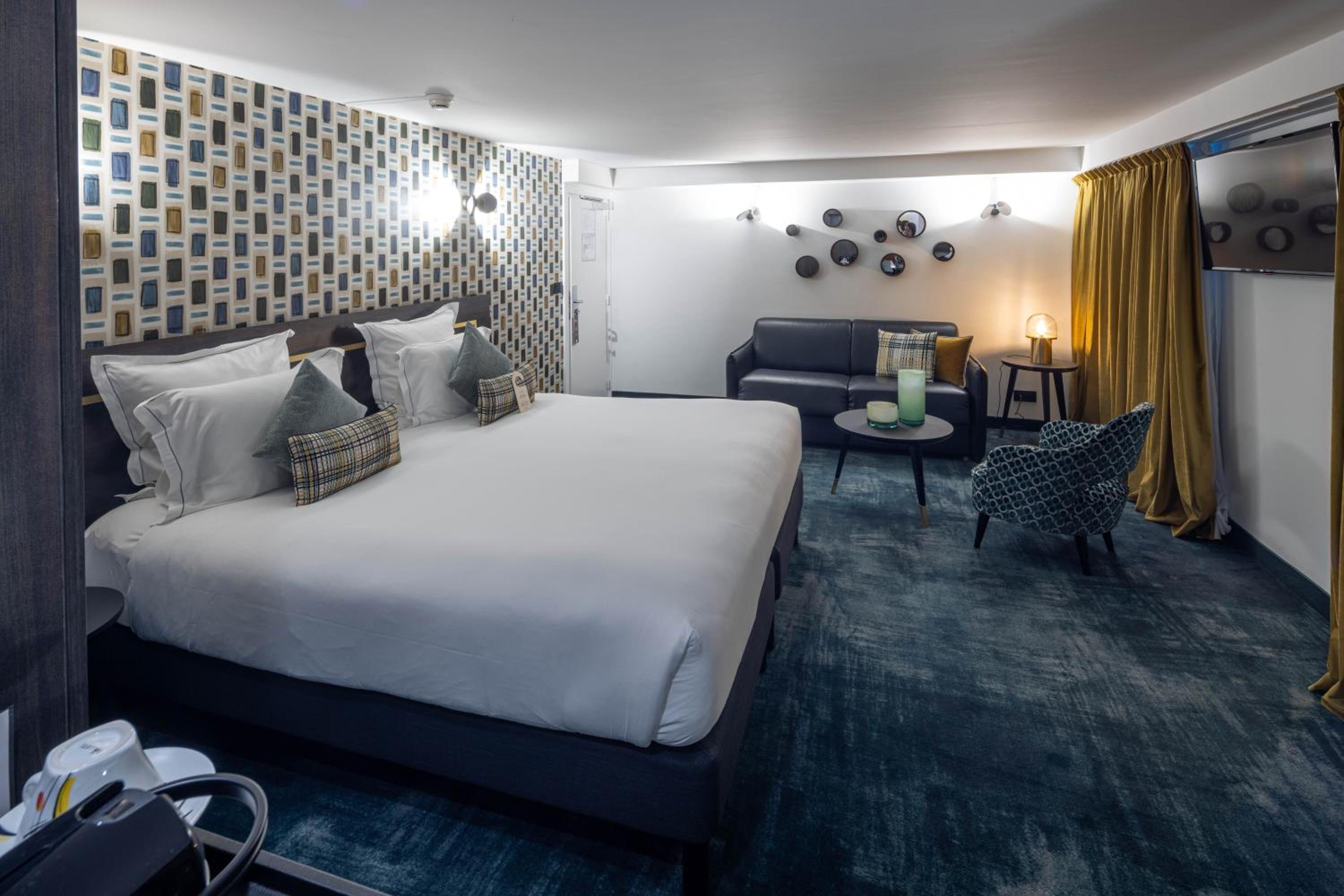 Double Room with Spa Bath - Photo 9