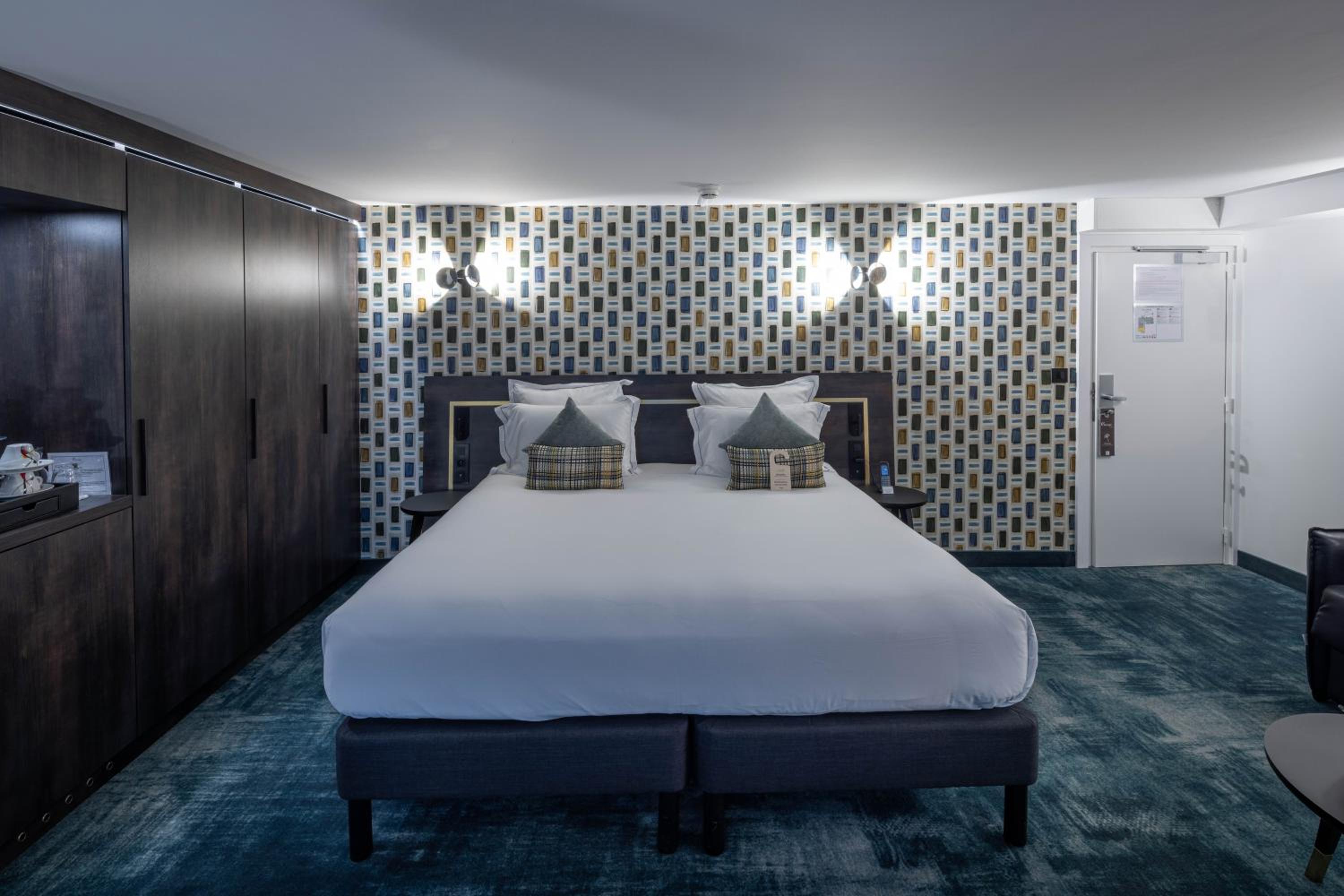 Double Room with Spa Bath - Photo 4