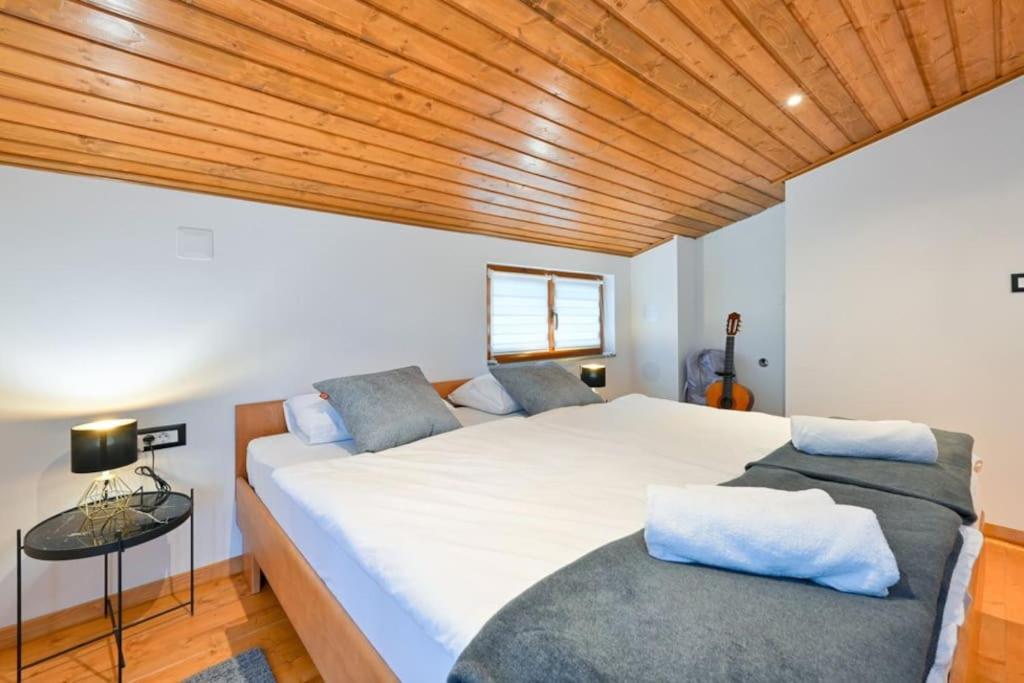 Villa photo 2