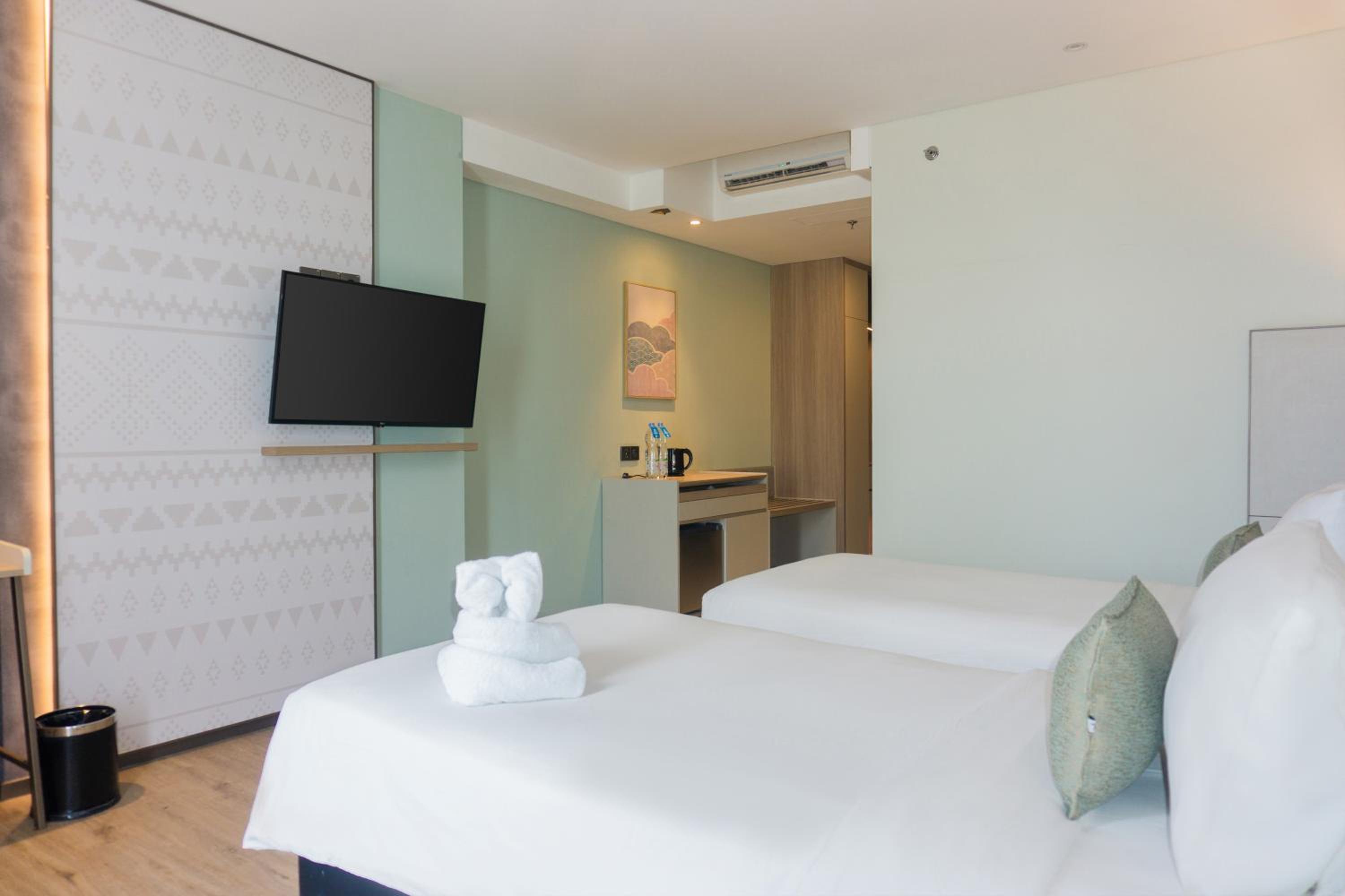 Grand Superior Room - 2 Single Beds - City View - Photo 2