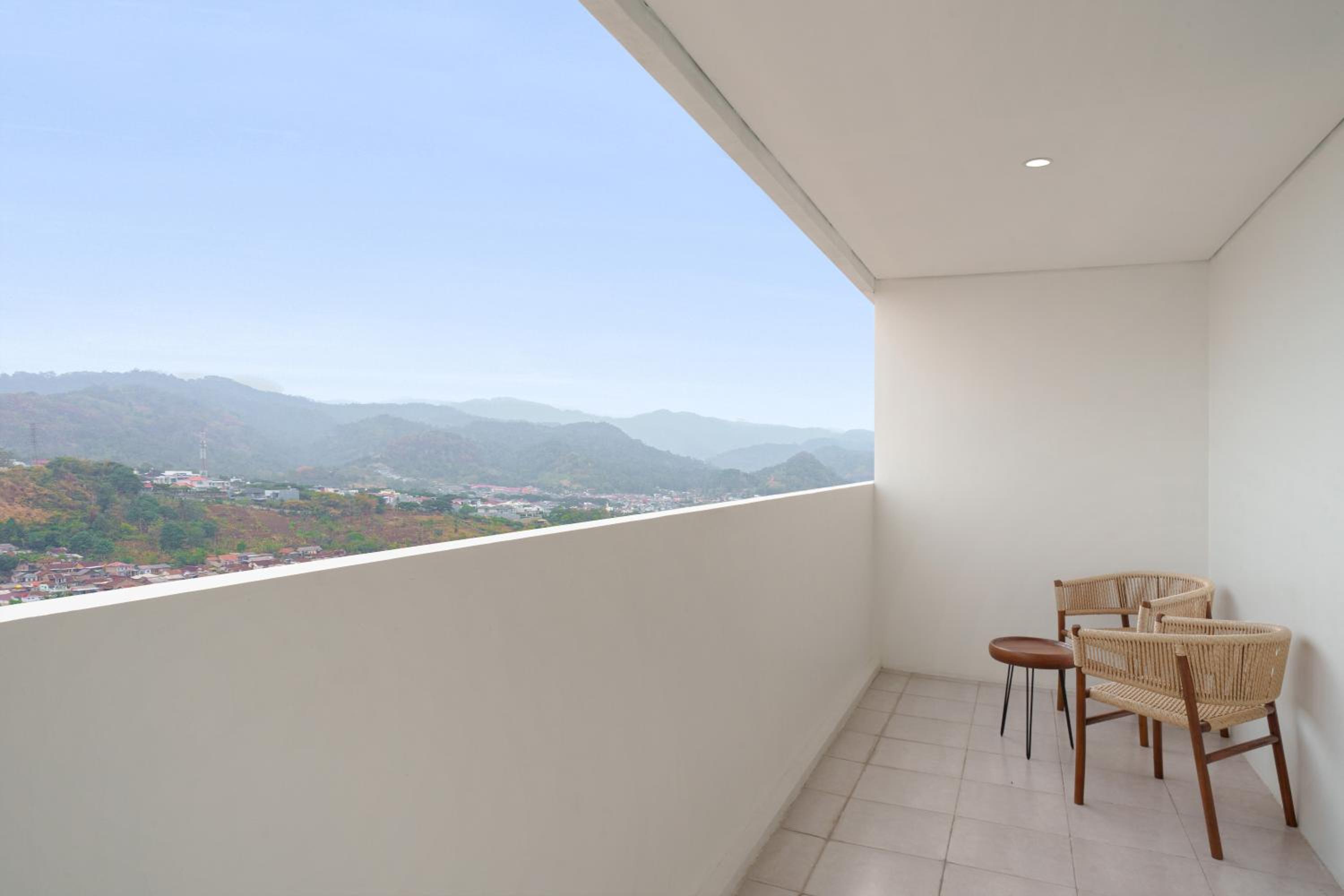 Grand Deluxe Room - 1 Queen Bed - Balcony - Sea View - Photo 4