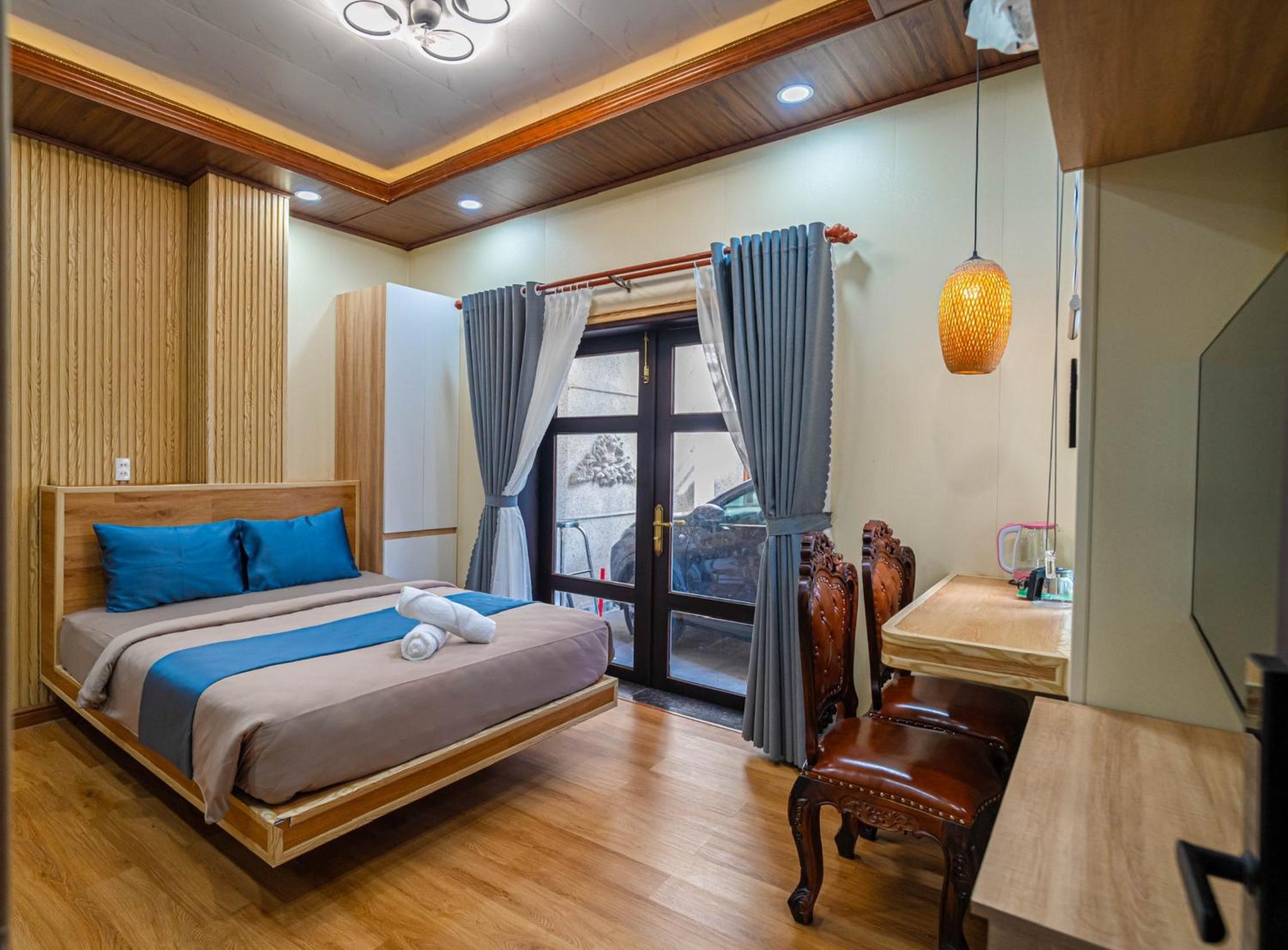 Standard Queen Room