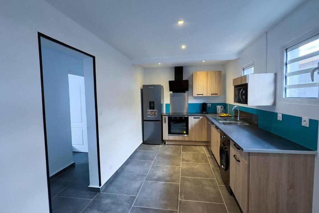 Three-Bedroom House photo 2