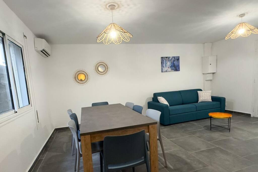Three-Bedroom House photo 3
