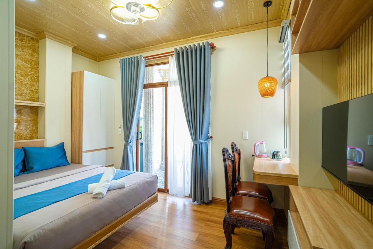 One-Bedroom Apartment with Balcony