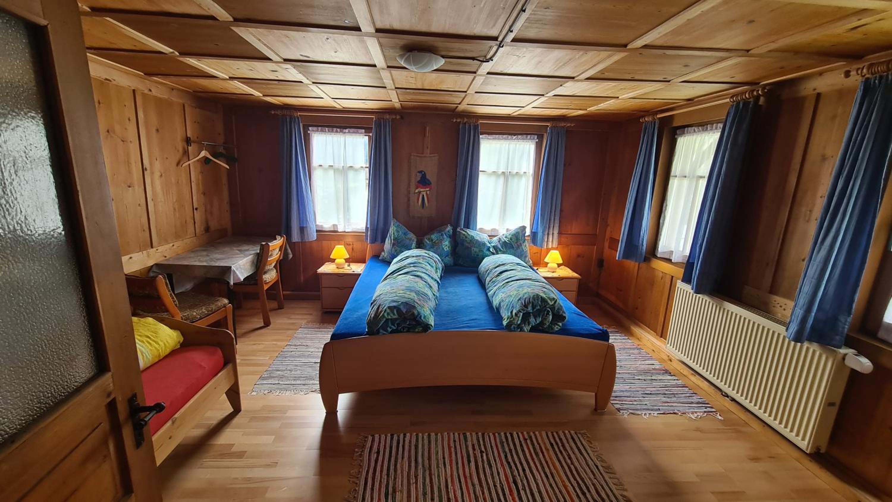 Five-Bedroom House - Photo 1