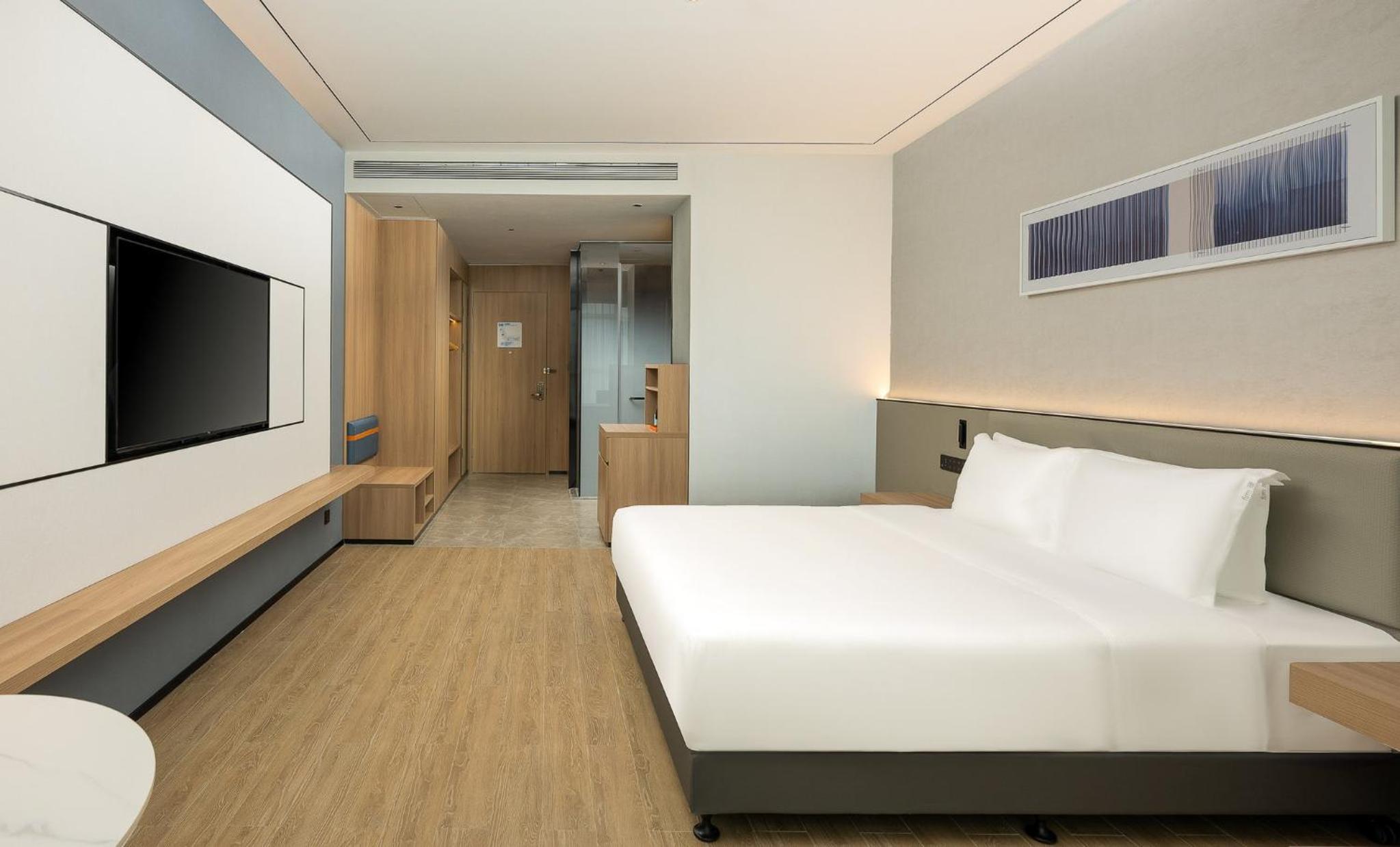 Standard King Room with City View photo 3