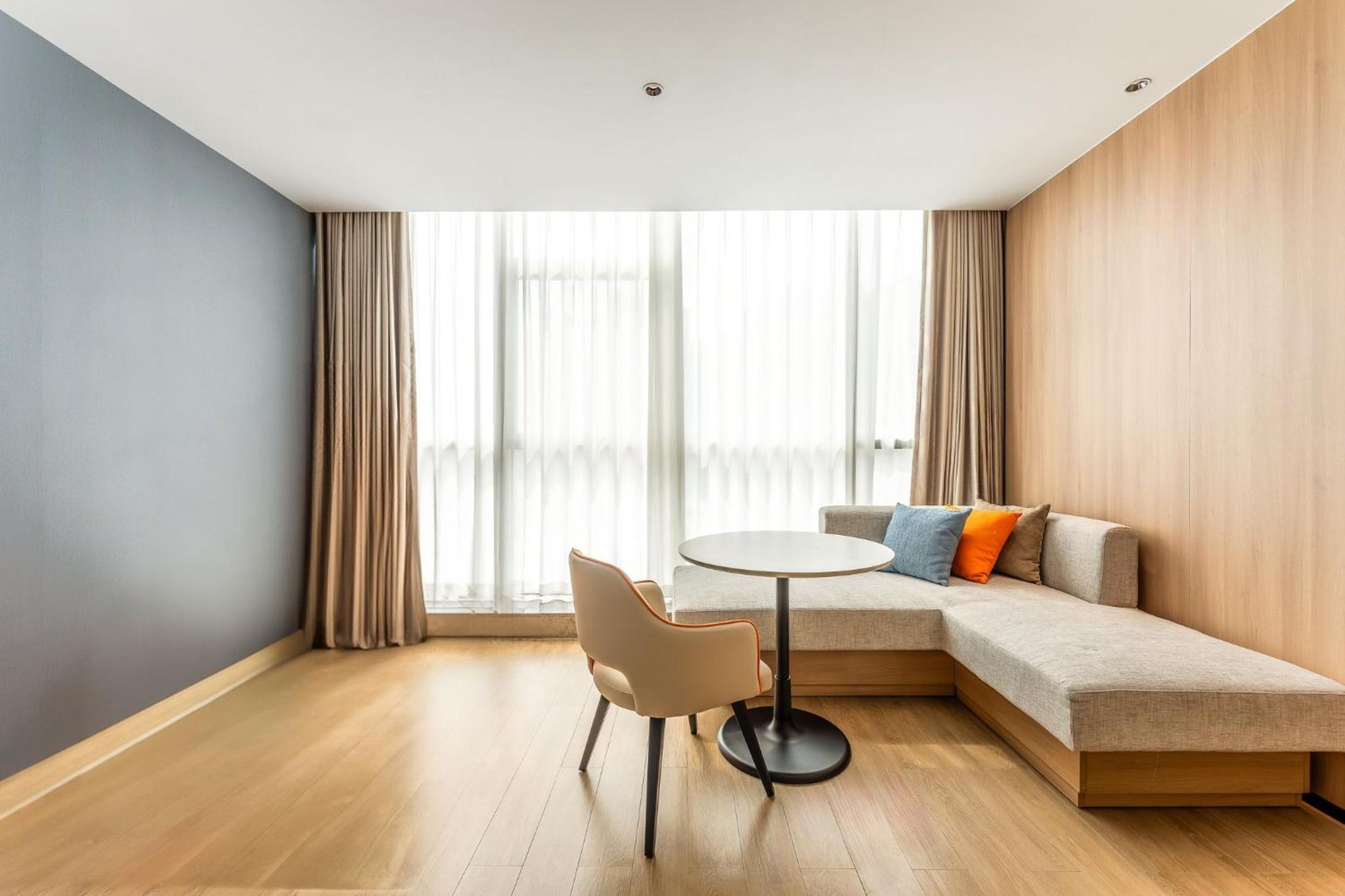 Standard Room with One Double and One King Bed photo 3