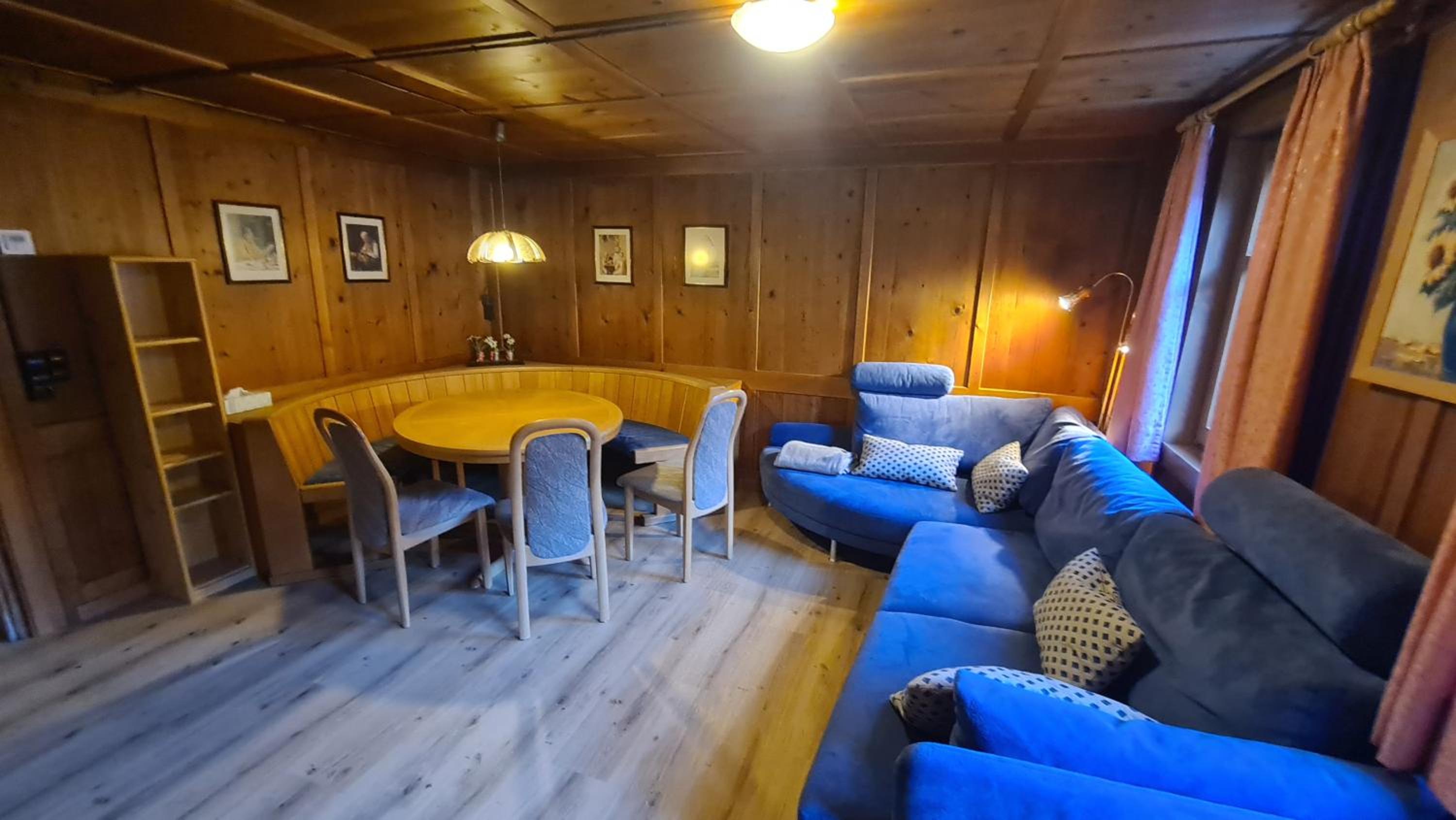 Five-Bedroom House - Photo 27